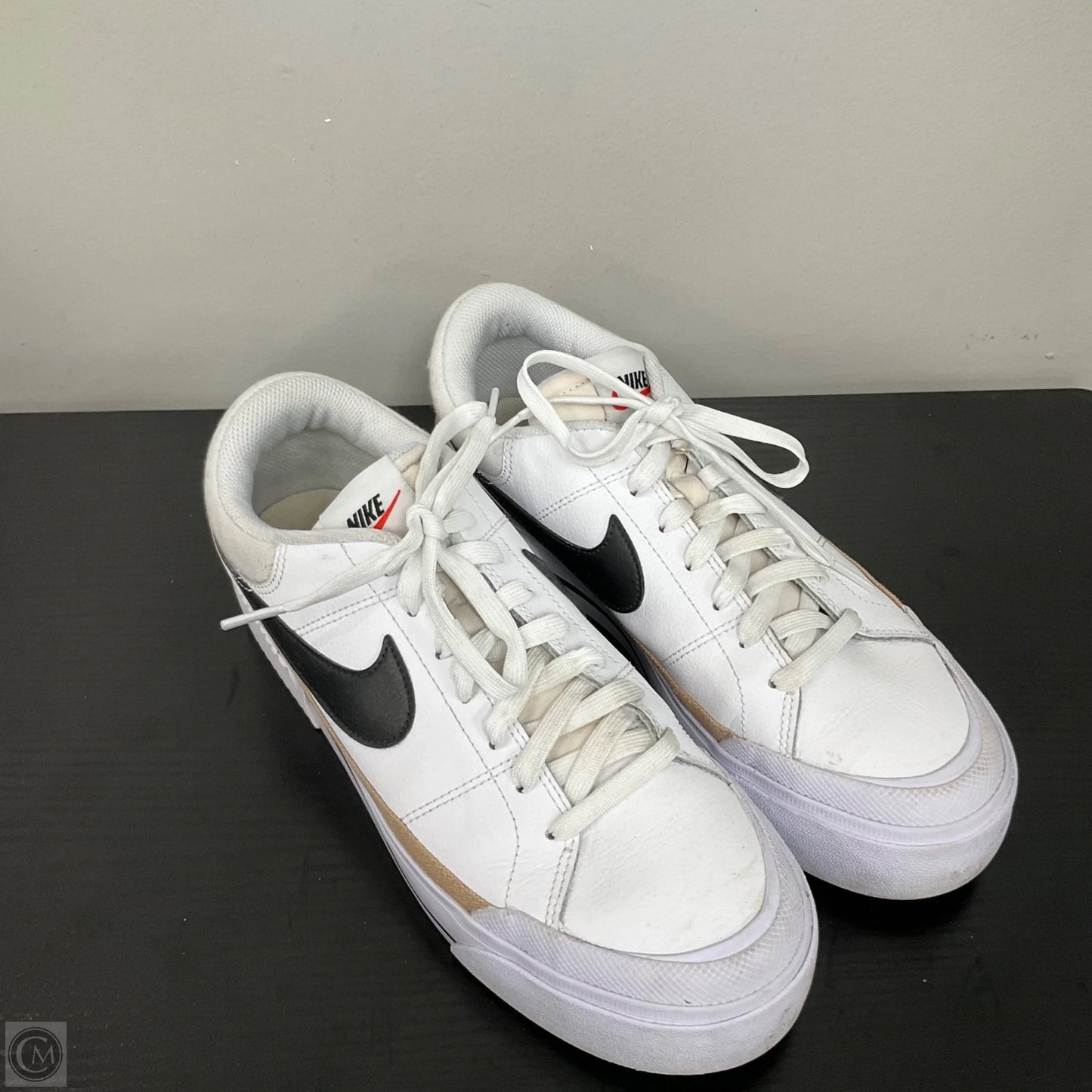 Shoes Sneakers By Nike In White, Size: 10
