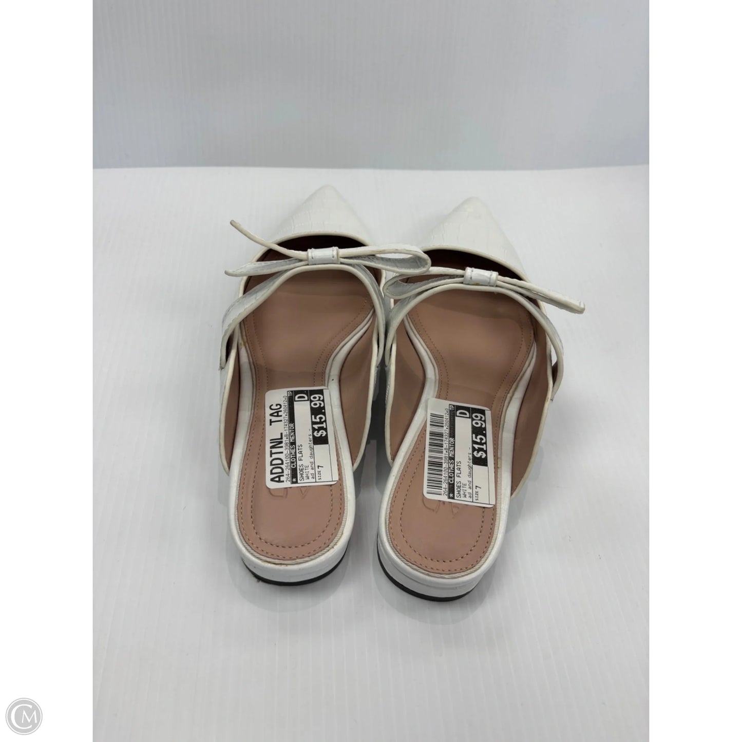 Shoes Flats By Clothes Mentor In White, Size: 7