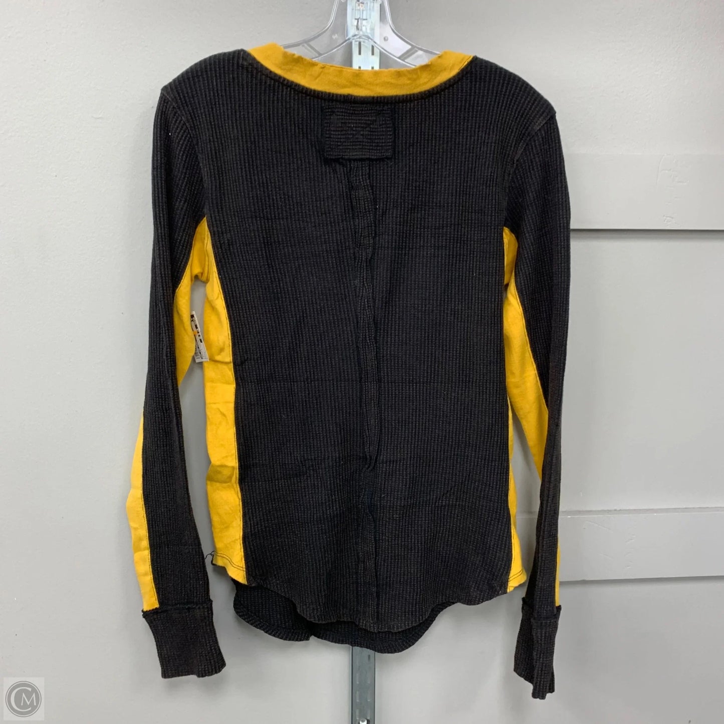 Top Long Sleeve By We The Free In Black & Yellow, Size: L