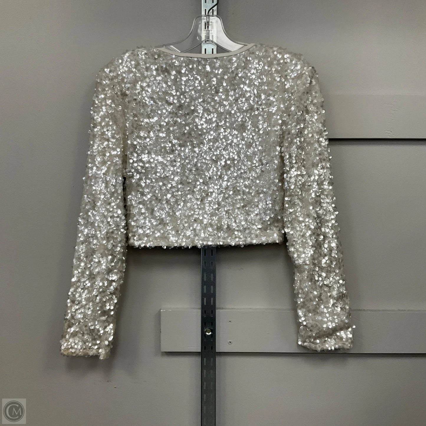 Top Long Sleeve By Akira In White, Size: M