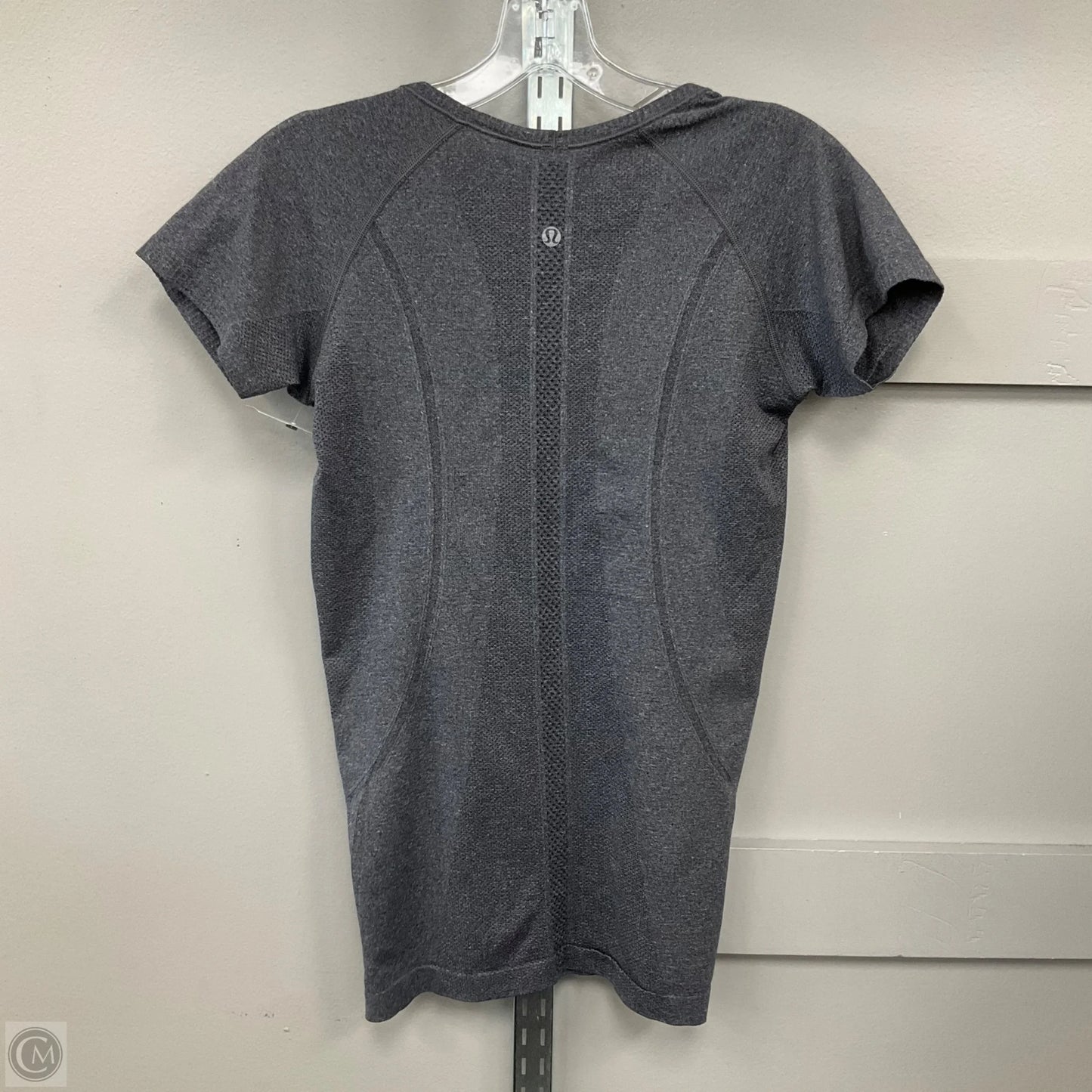 Athletic Top Short Sleeve By Lululemon In Grey, Size: 6