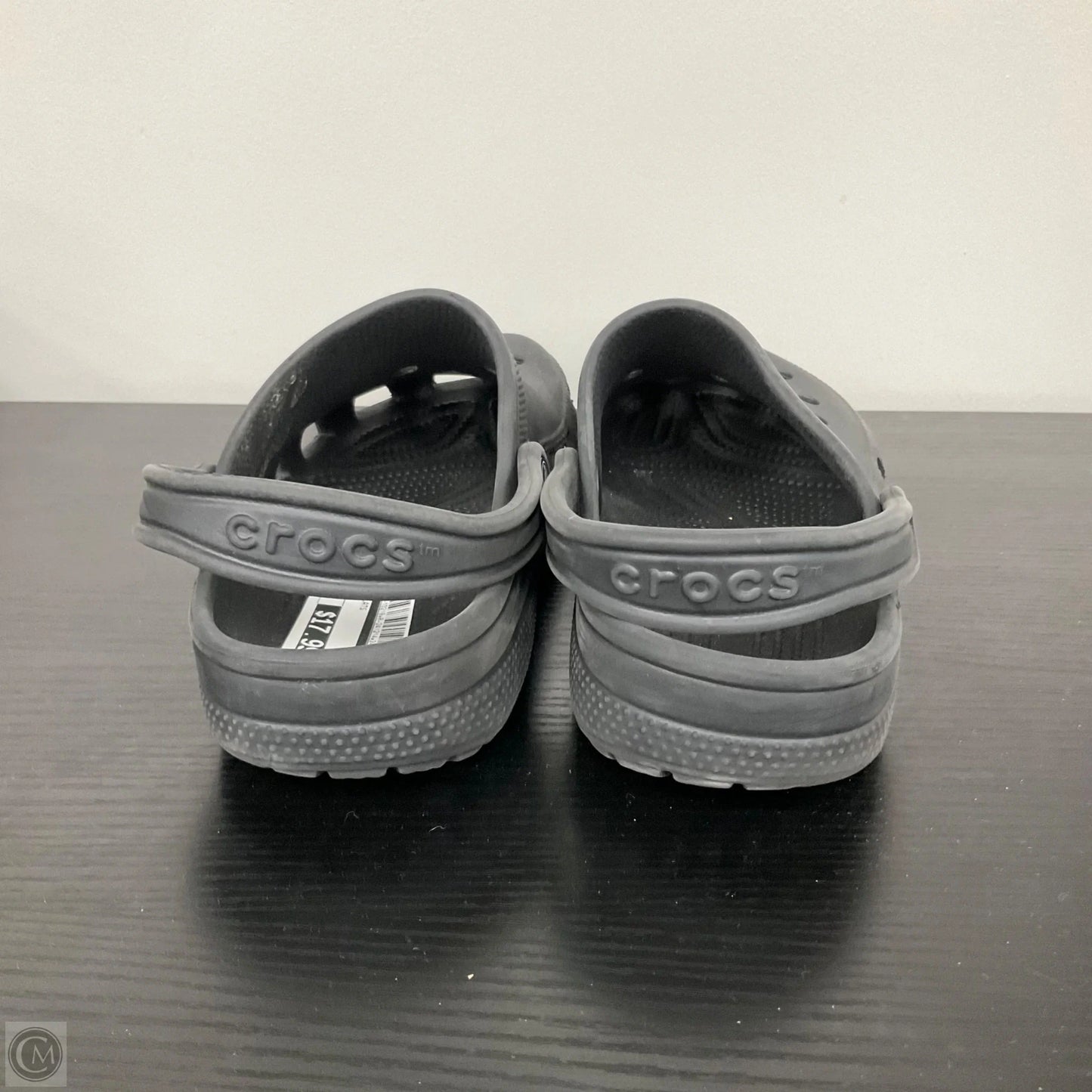 Shoes Flats By Crocs In Black, Size: 9