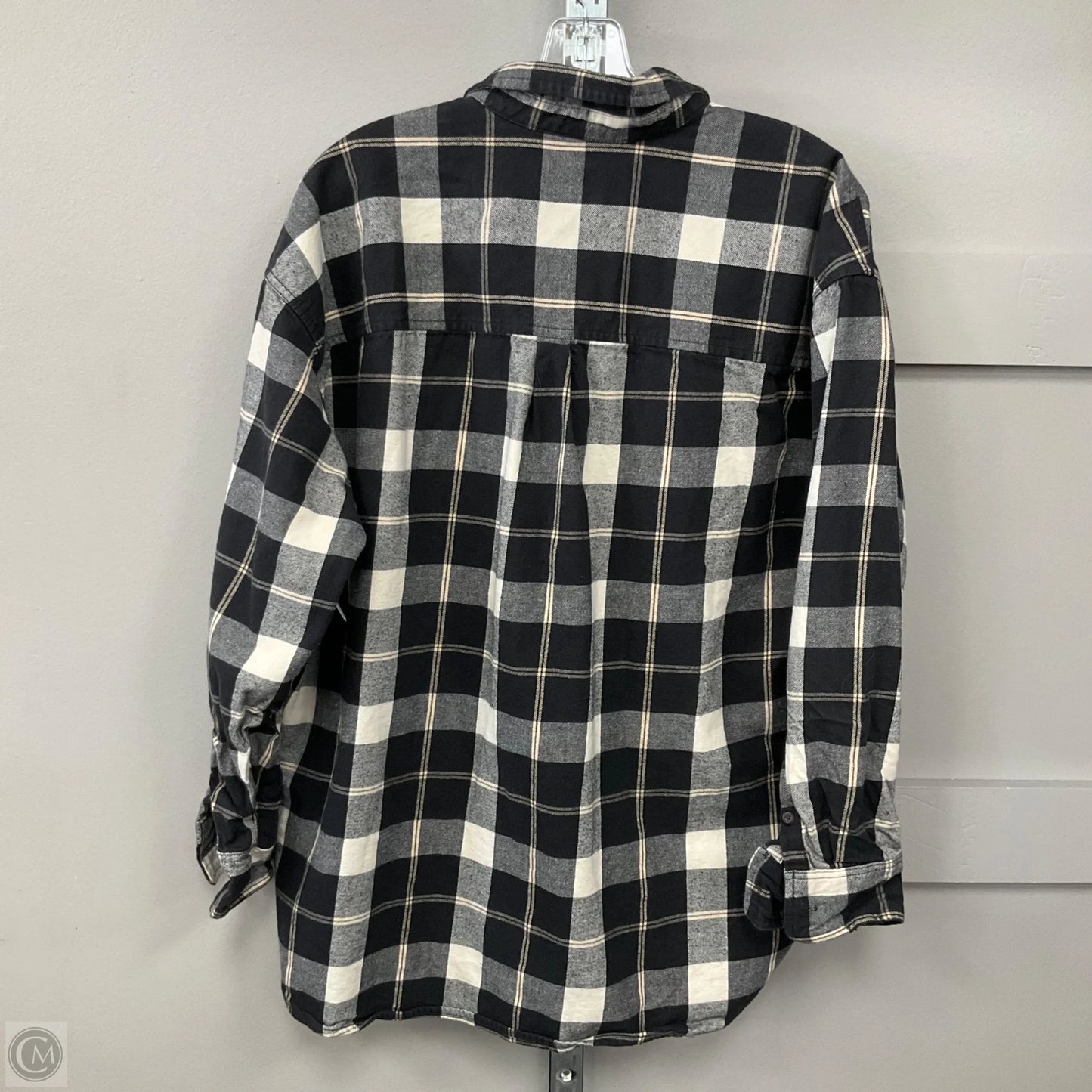 Top Long Sleeve By Universal Thread In Plaid Pattern, Size: L