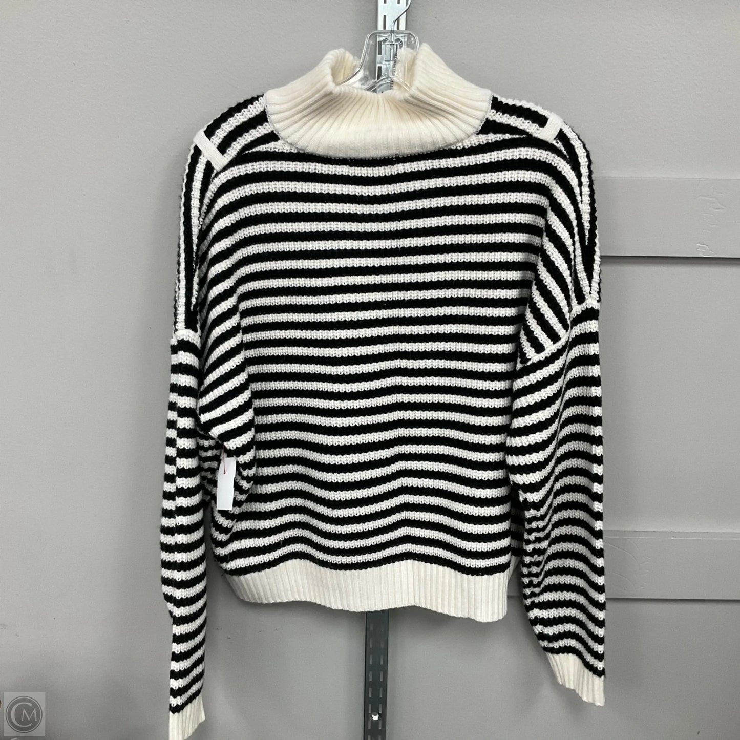 Sweatshirt Collar By Clothes Mentor In Striped Pattern, Size: M