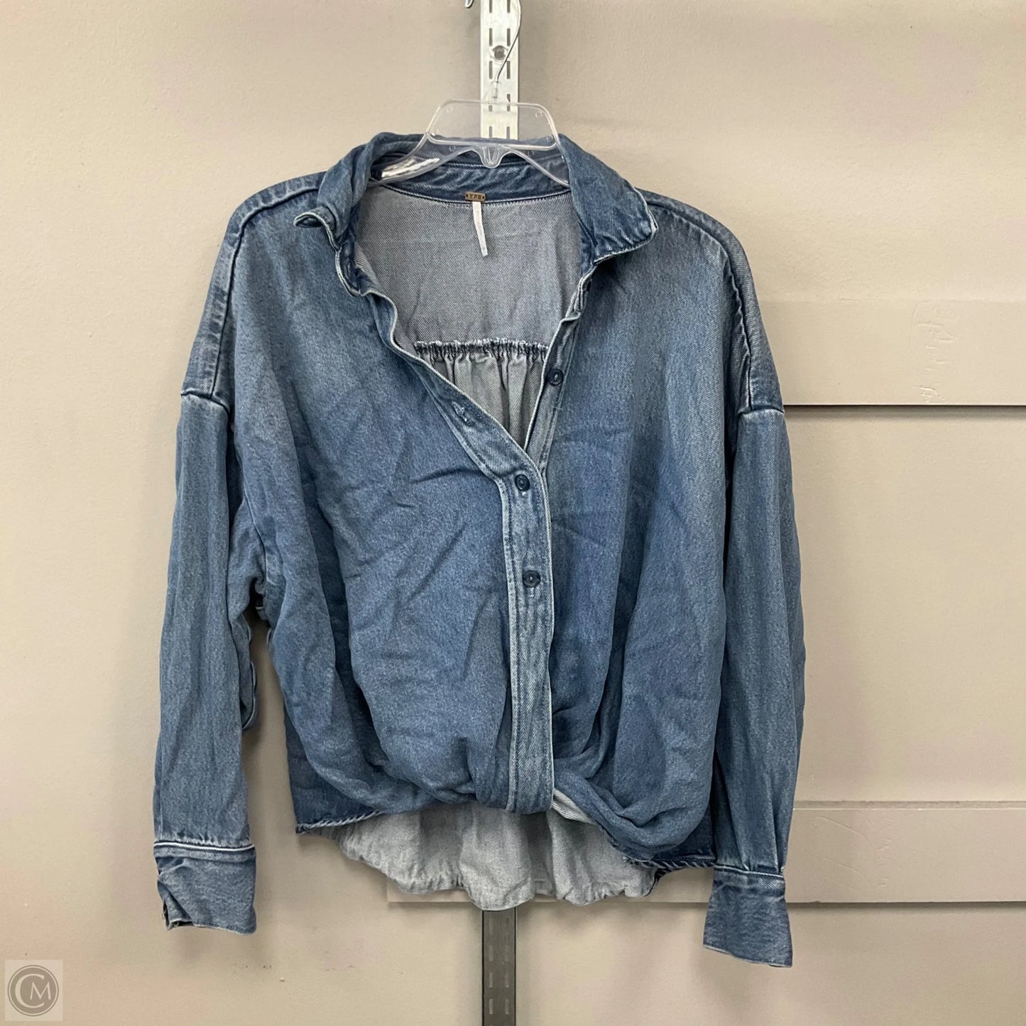 Top Long Sleeve By Clothes Mentor In Blue Denim, Size: M