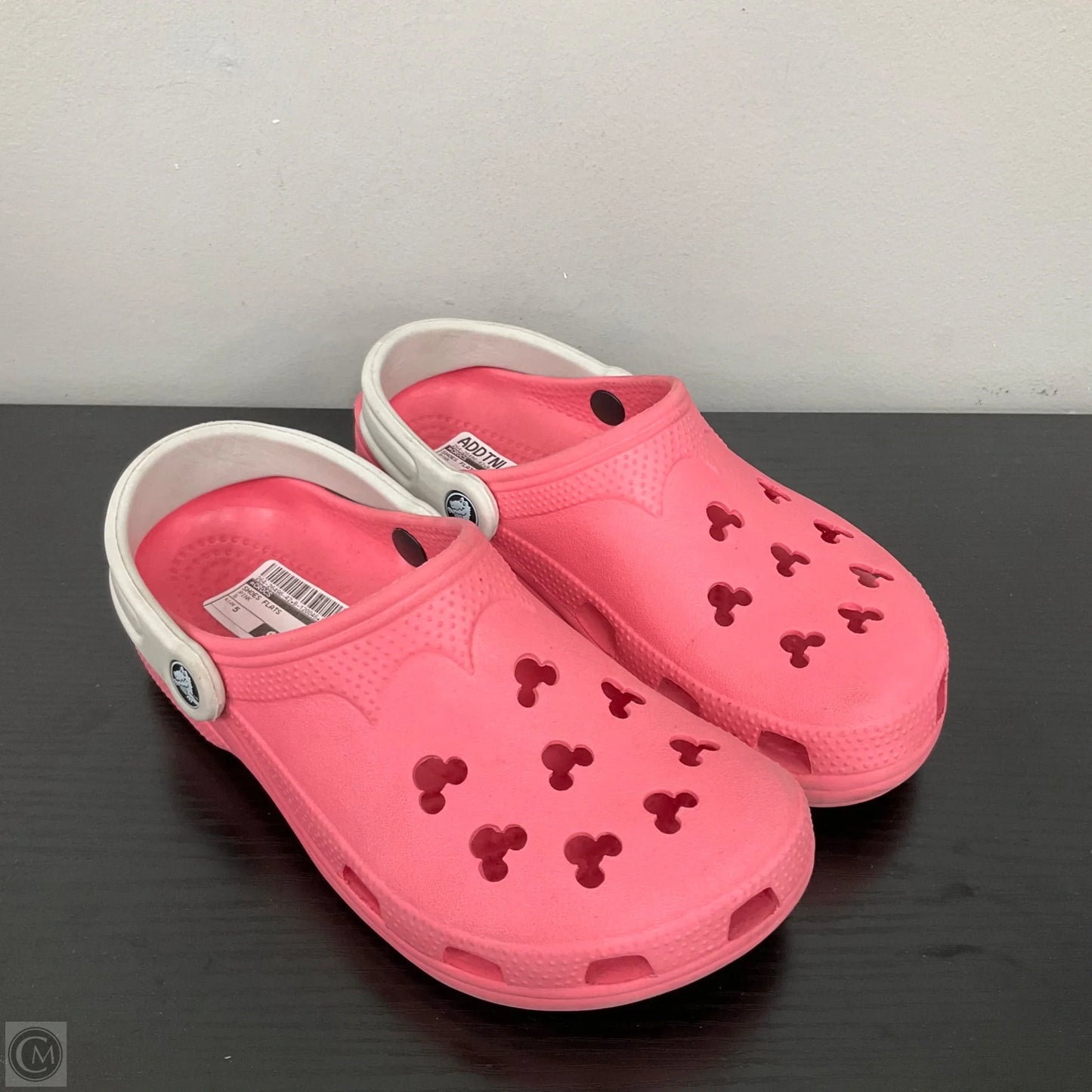 Shoes Flats By Crocs In Pink, Size: 5
