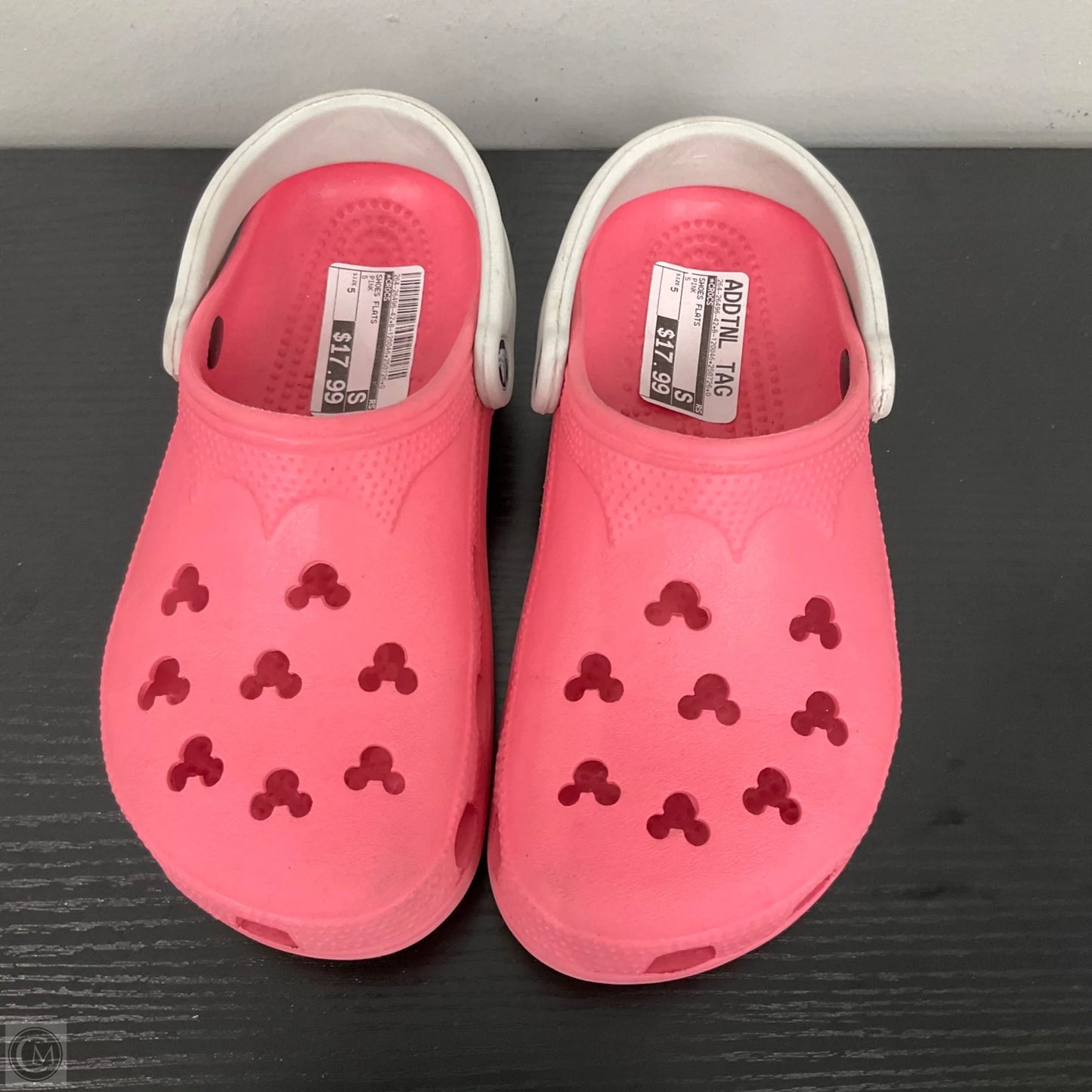 Shoes Flats By Crocs In Pink, Size: 5