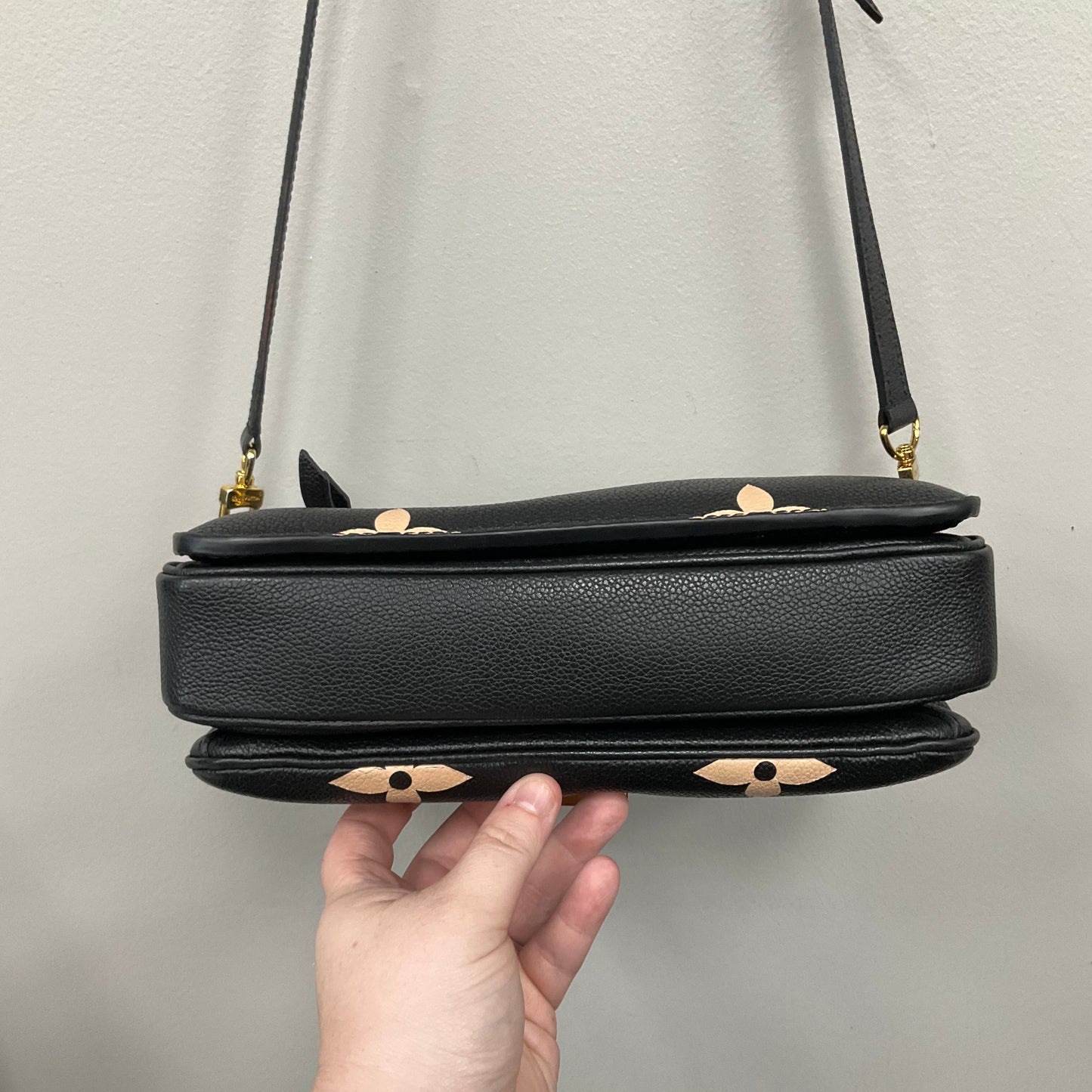 Pochette Metis Crossbody Luxury Designer By Louis Vuitton In Black & Cream, Size:Medium