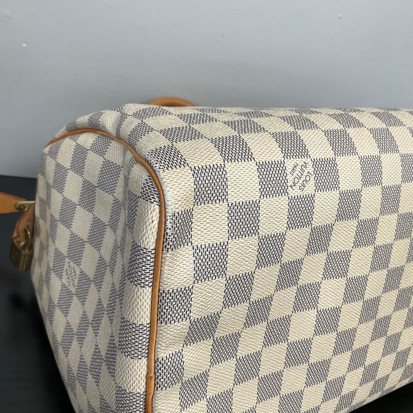 Handbag Luxury Designer By Louis Vuitton In Cream, Size:Medium