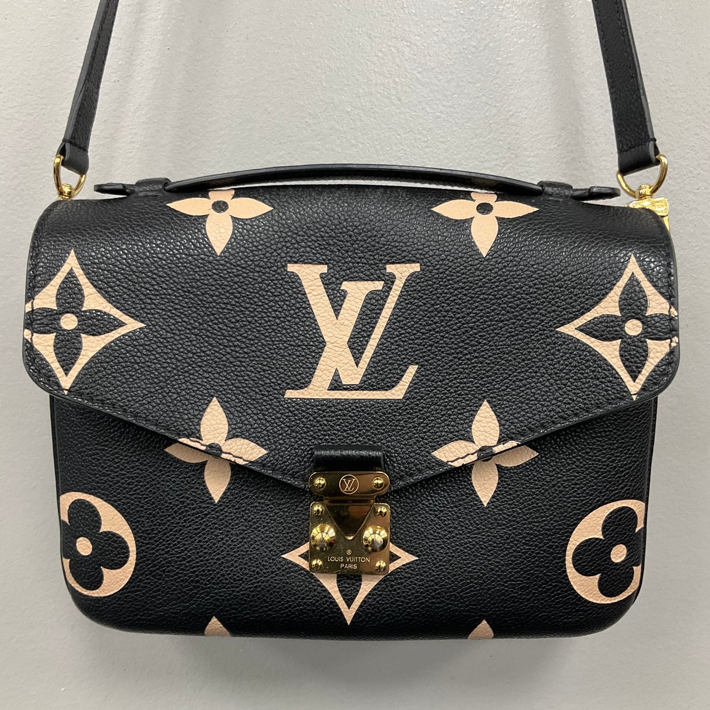 Pochette Metis Crossbody Luxury Designer By Louis Vuitton In Black & Cream, Size:Medium