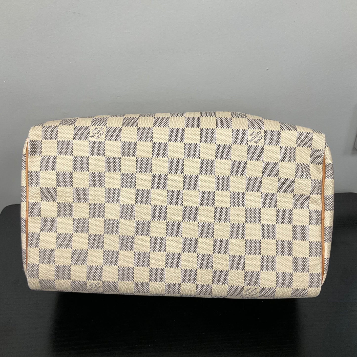 Handbag Luxury Designer By Louis Vuitton In Cream, Size:Medium