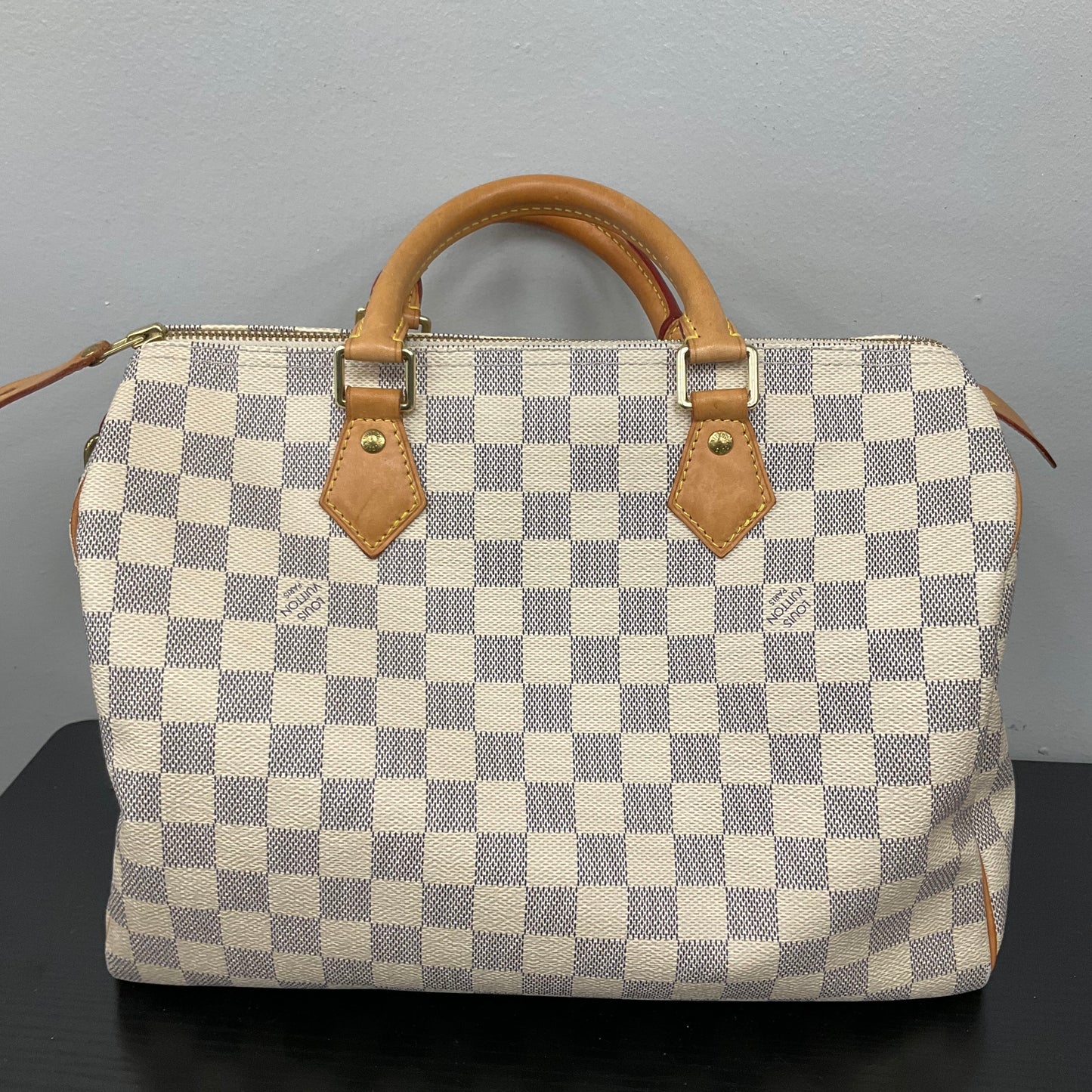 Handbag Luxury Designer By Louis Vuitton In Cream, Size:Medium