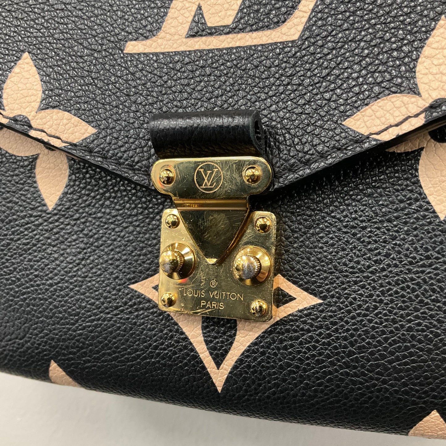 Pochette Metis Crossbody Luxury Designer By Louis Vuitton In Black & Cream, Size:Medium