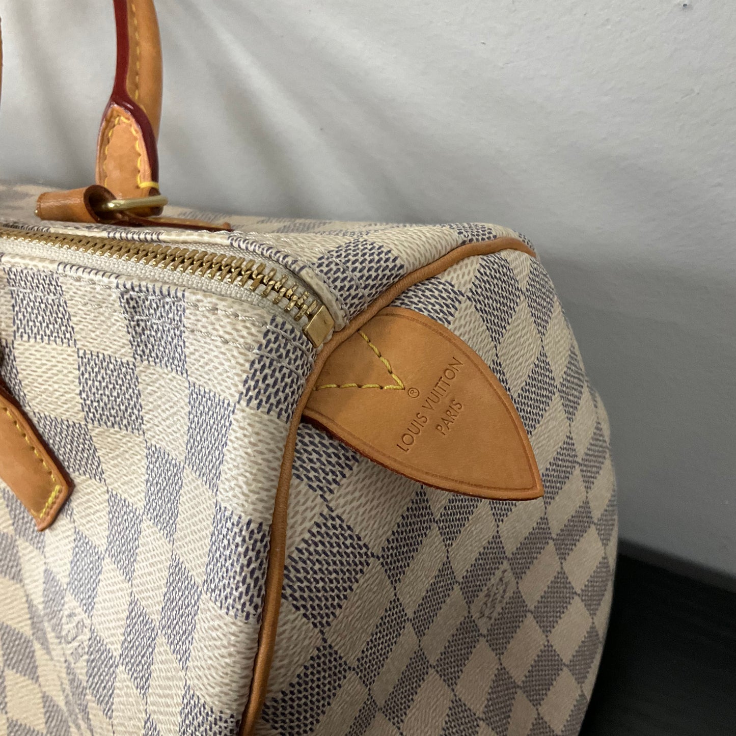 Handbag Luxury Designer By Louis Vuitton In Cream, Size:Medium