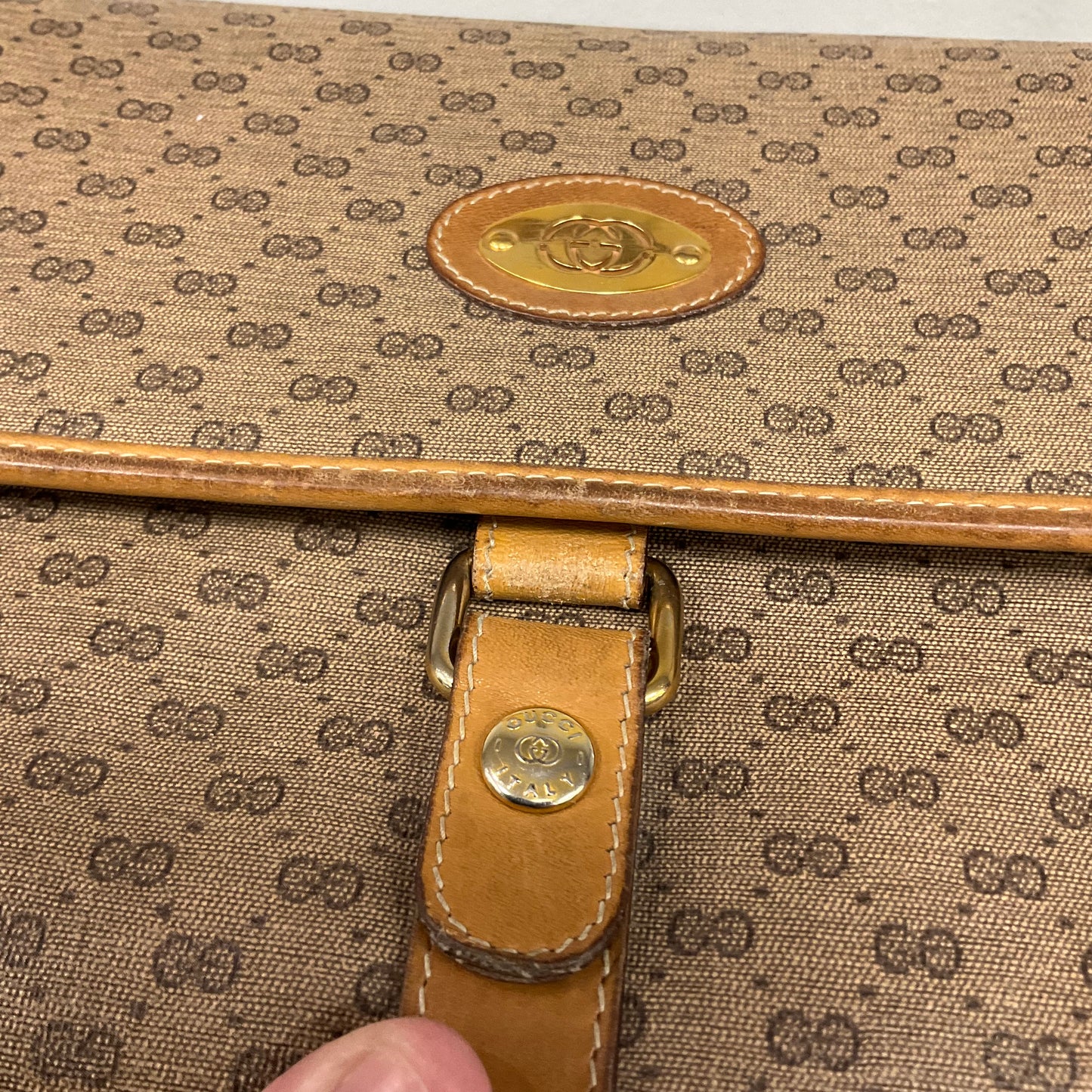 Crossbody Luxury Designer By Gucci, Size: Small