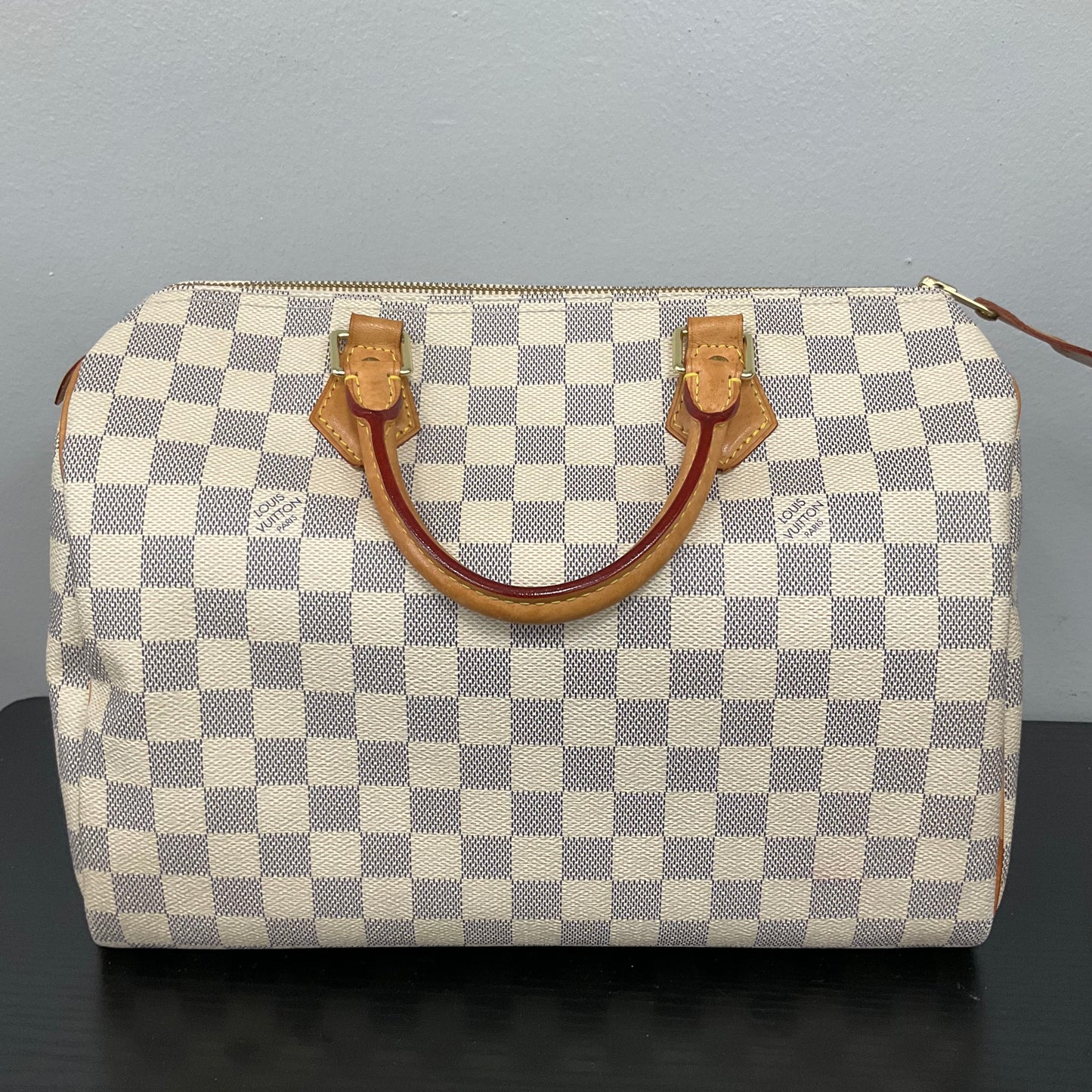 Handbag Luxury Designer By Louis Vuitton In Cream, Size:Medium