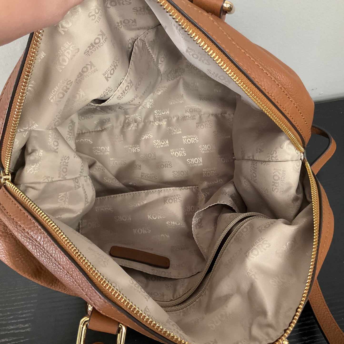 Handbag Designer By Michael Kors In Beige, Size:Medium