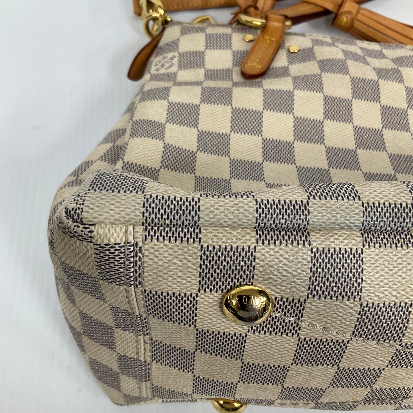 Handbag Luxury Designer By Louis Vuitton, Size: Medium