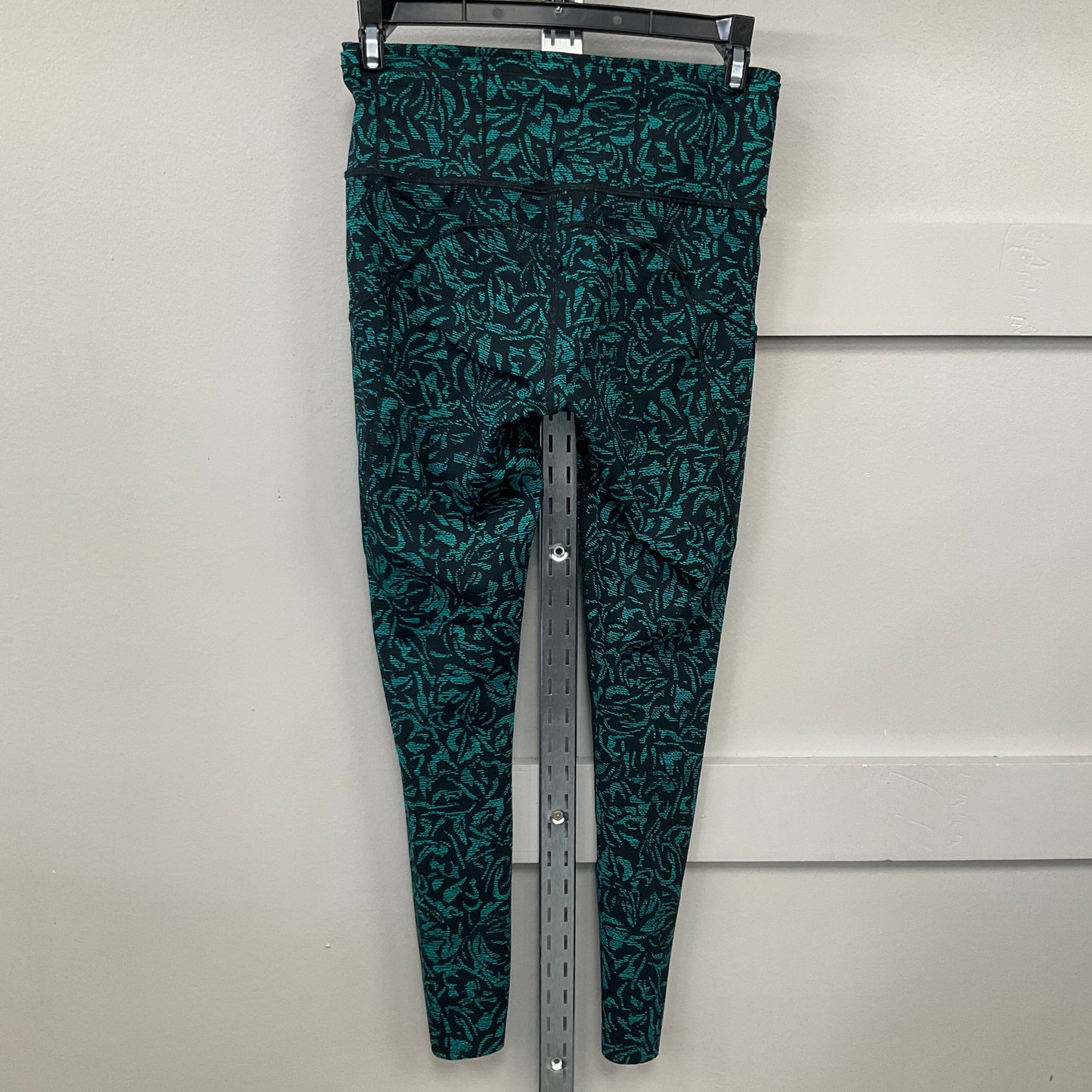 ATHLETIC LEGGINGS by LULULEMON In BLACK & GREEN, Size: 6