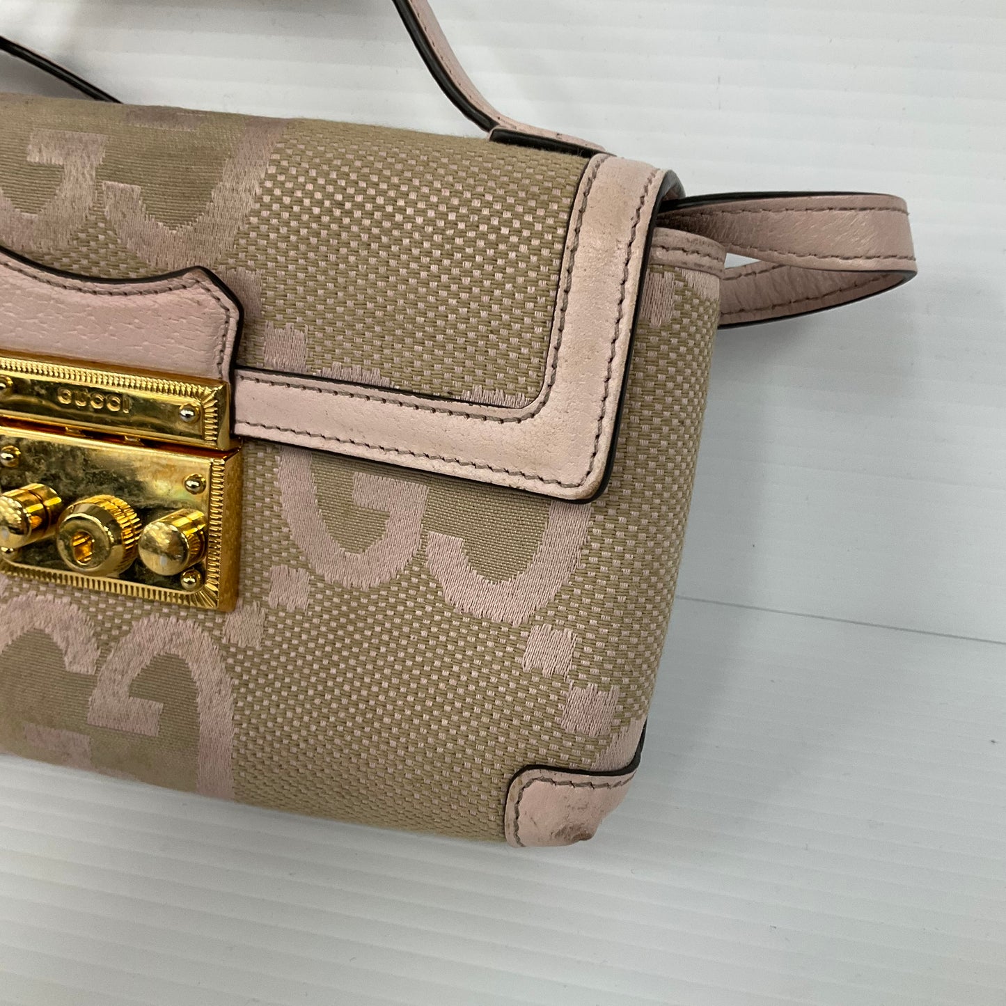 Crossbody Luxury Designer By Gucci, Size: Small