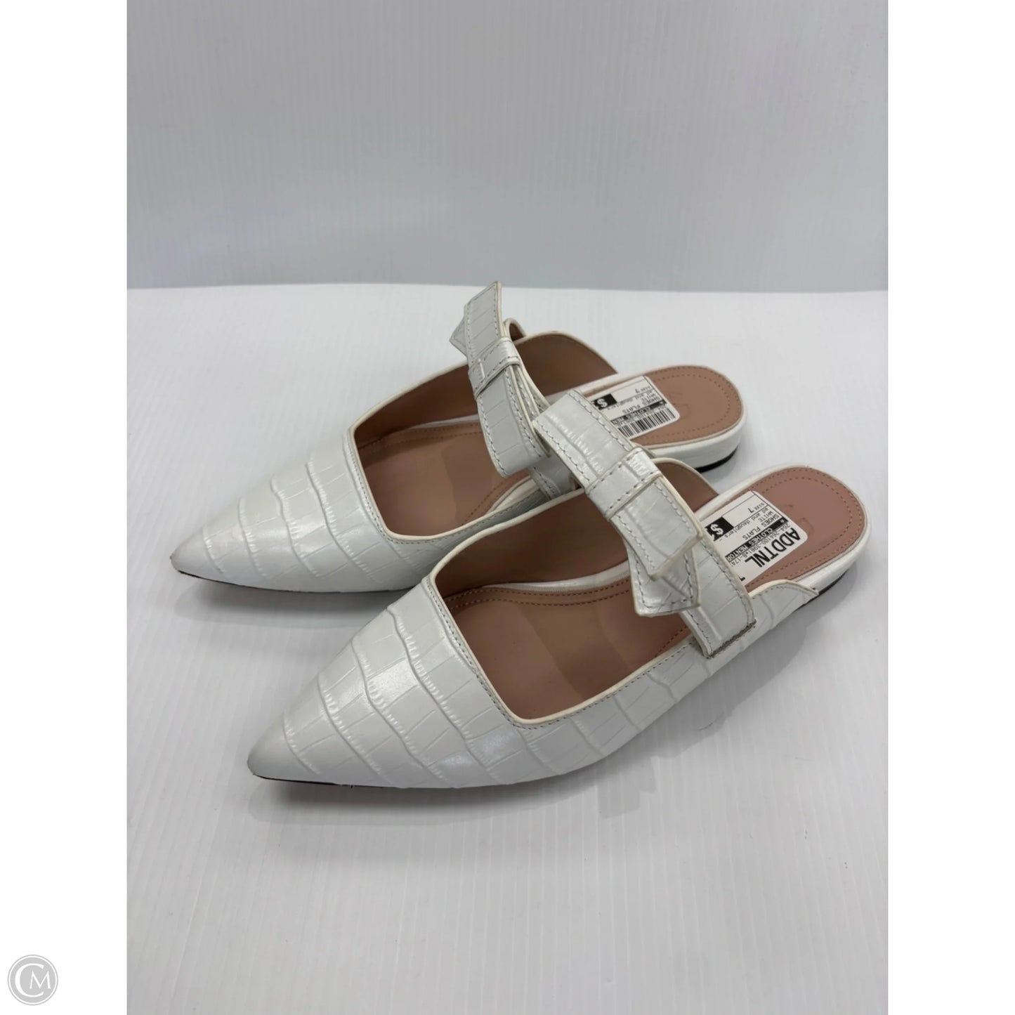 Shoes Flats By Clothes Mentor In White, Size: 7