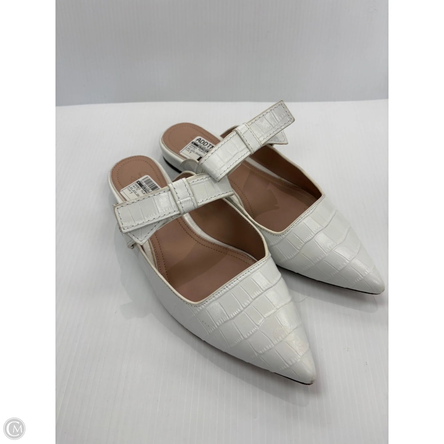 Shoes Flats By Clothes Mentor In White, Size: 7