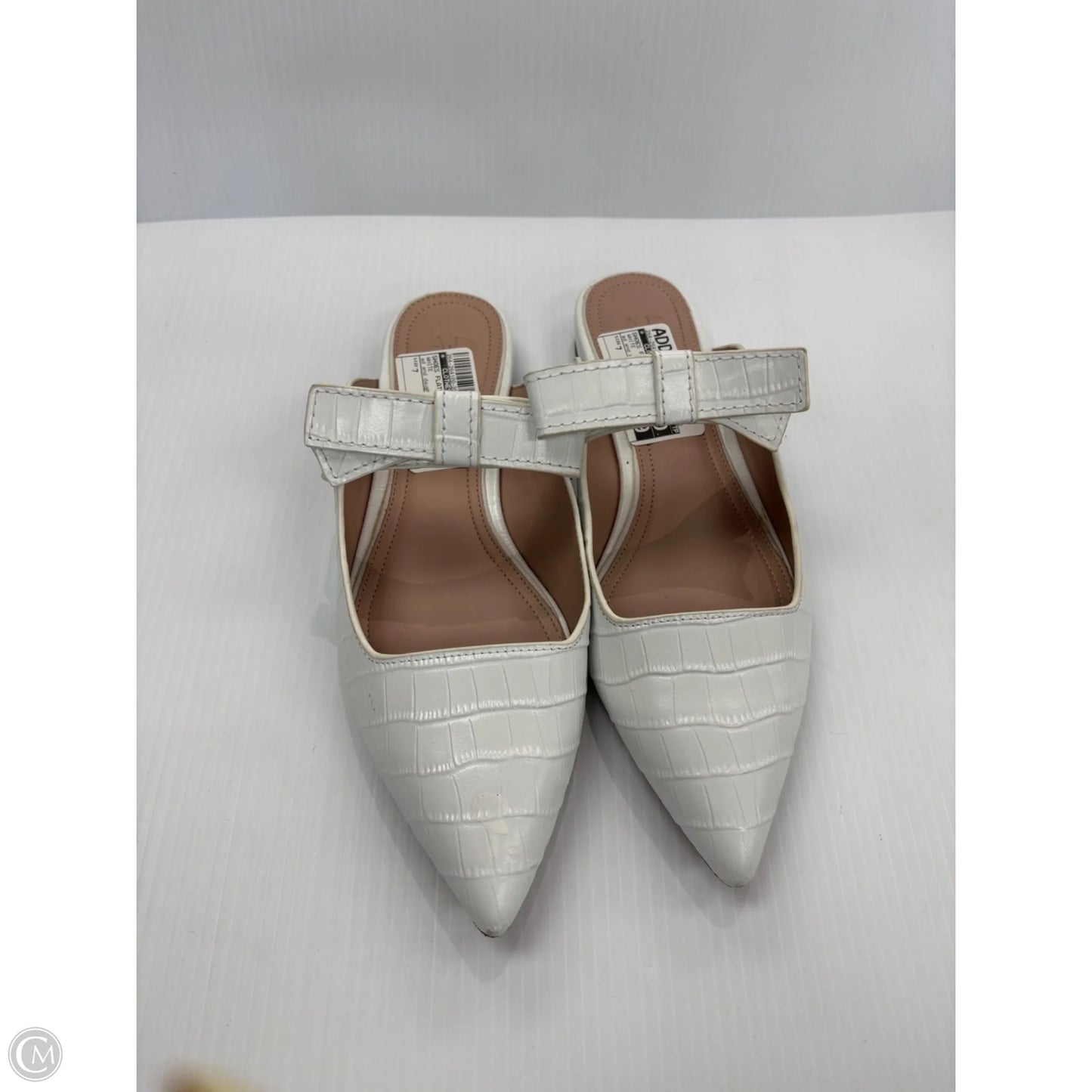 Shoes Flats By Clothes Mentor In White, Size: 7