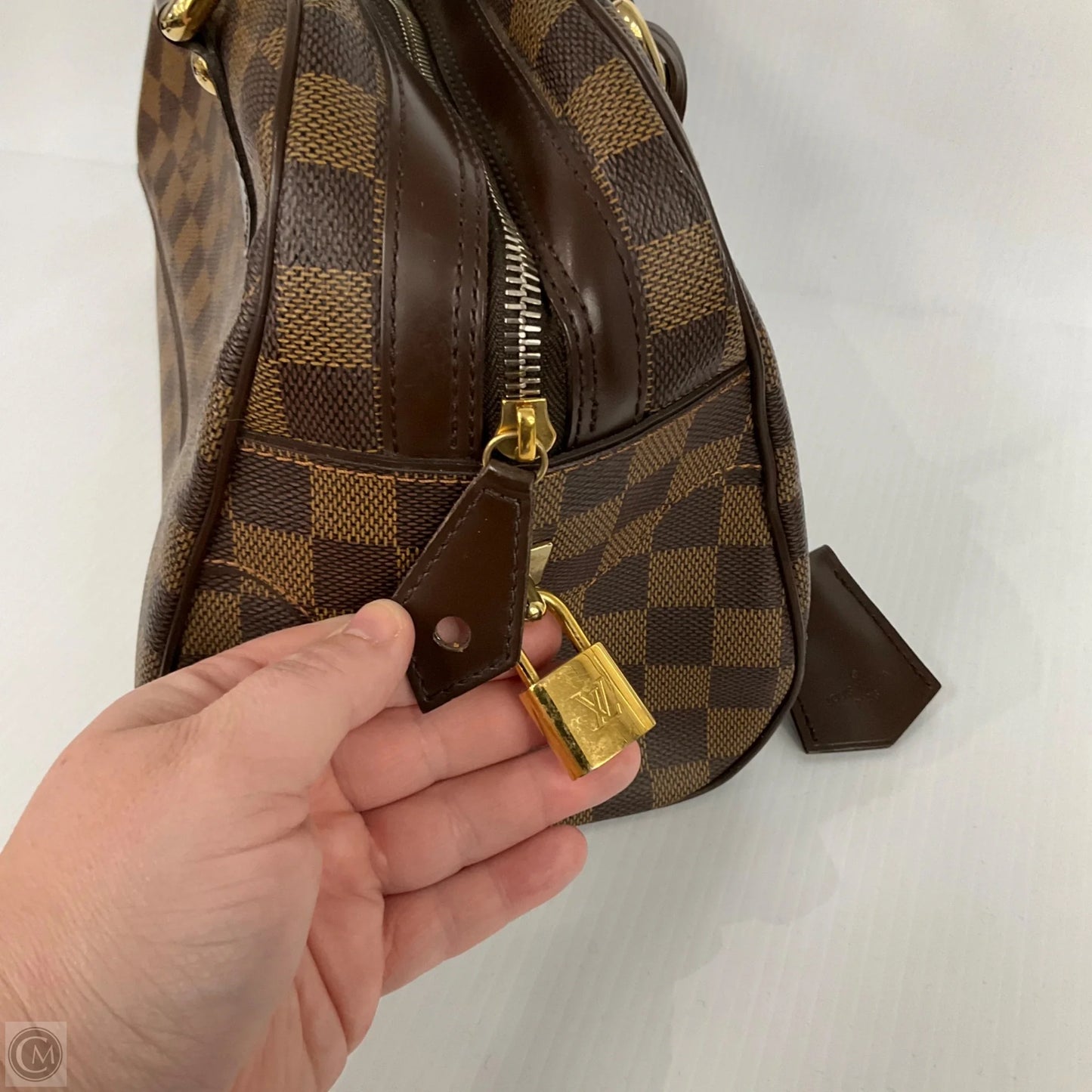 Handbag Luxury Designer By Louis Vuitton, Size: Medium