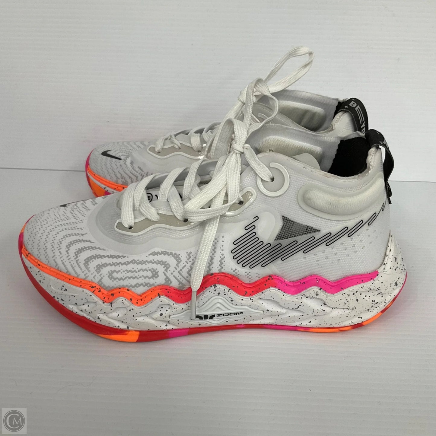 Shoes Sneakers By Nike In White, Size: 8