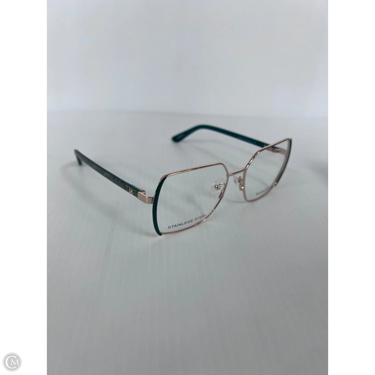 Sunglasses By Guess, Size: