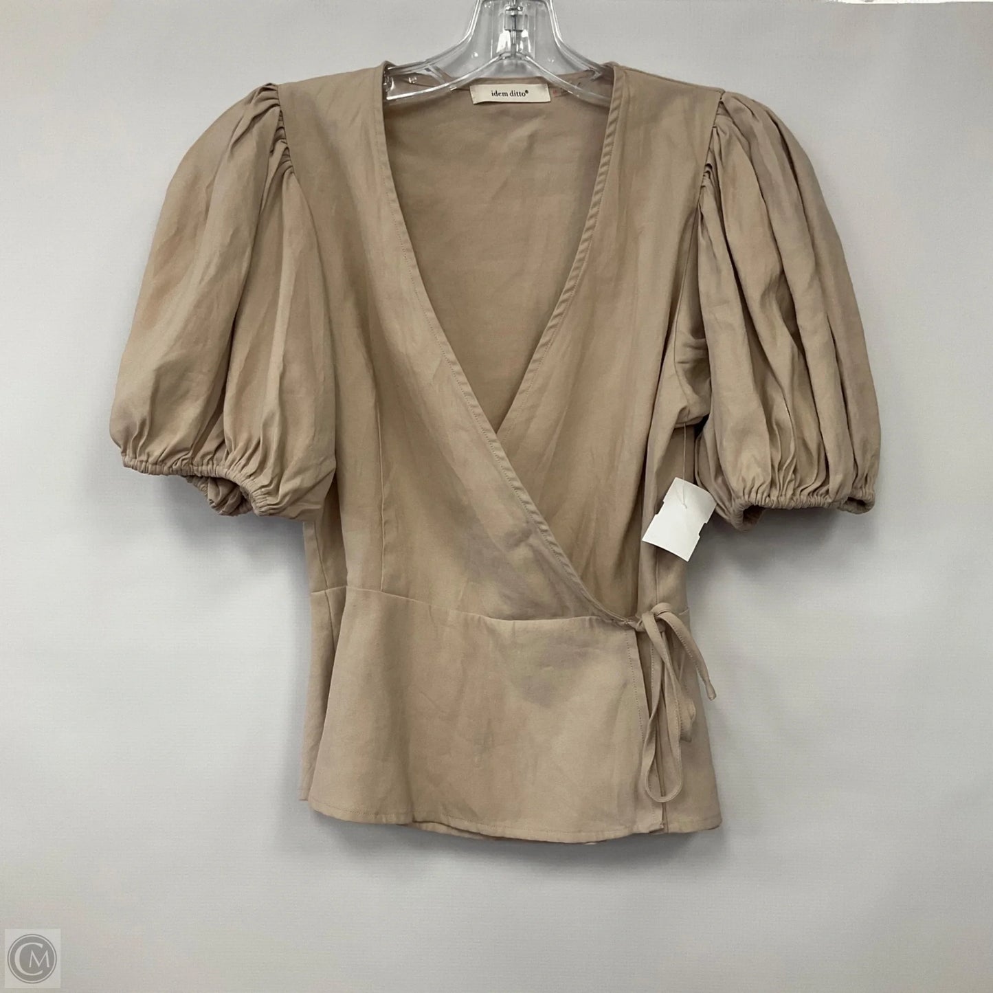 Top Short Sleeve By Idem Ditto In Tan, Size: M