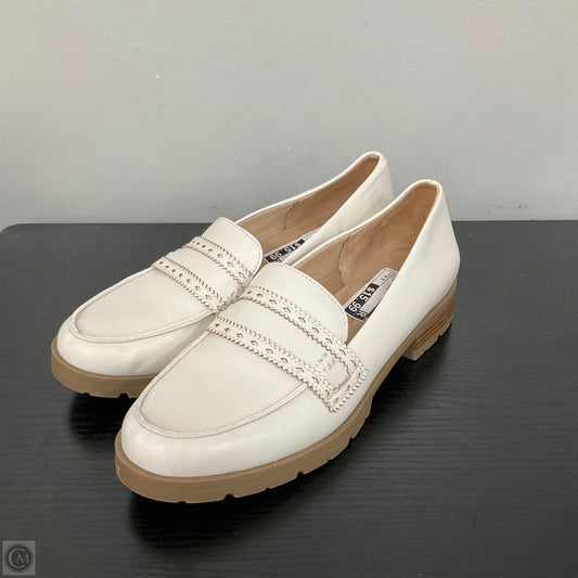 Shoes Flats By Life Stride In Cream, Size: 9.5