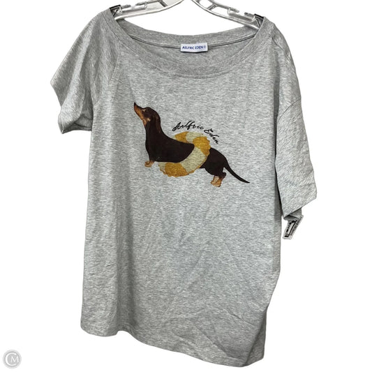 Top Short Sleeve By Cmc In Grey, Size: M
