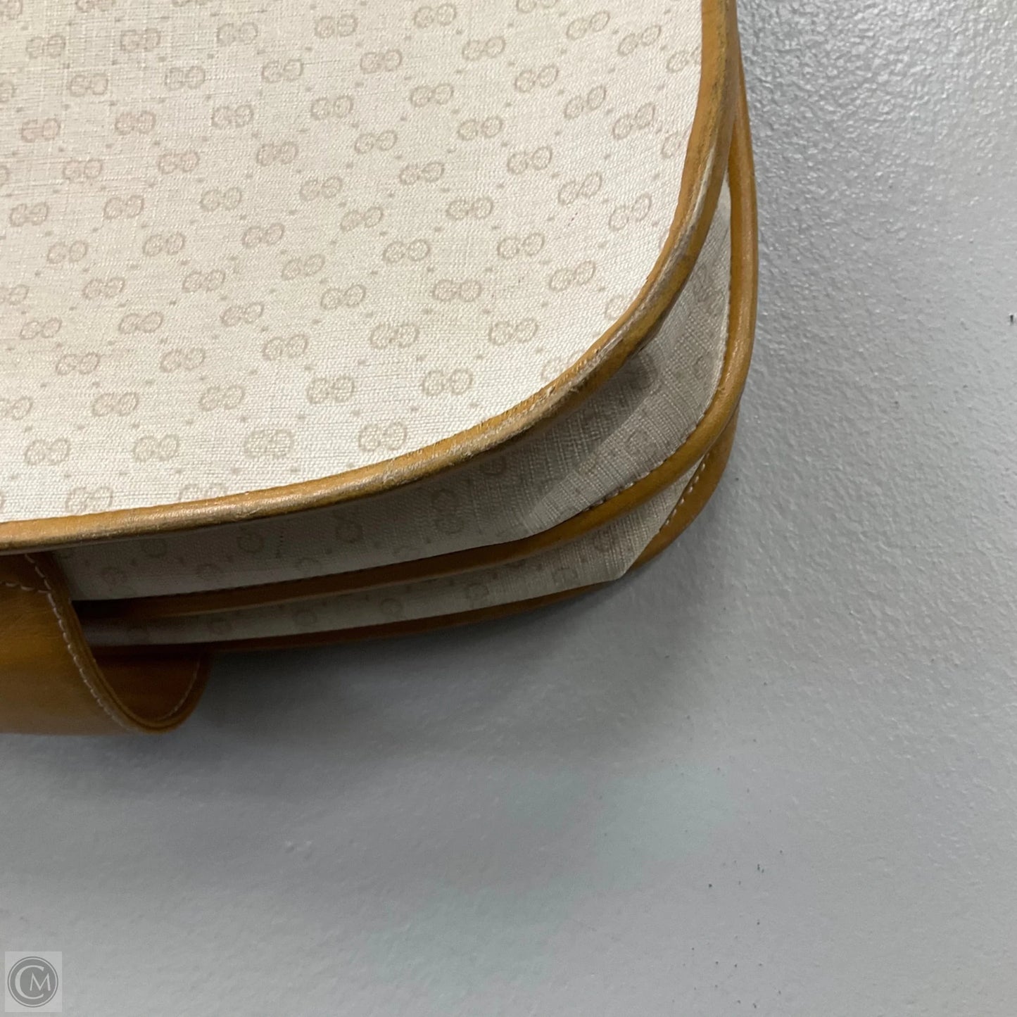 Crossbody Luxury Designer By Gucci, Size: Medium