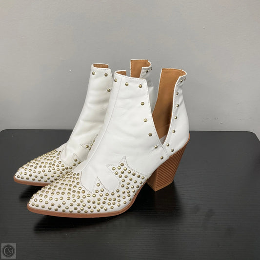 Boots Ankle Heels By Clothes Mentor In White, Size: 10