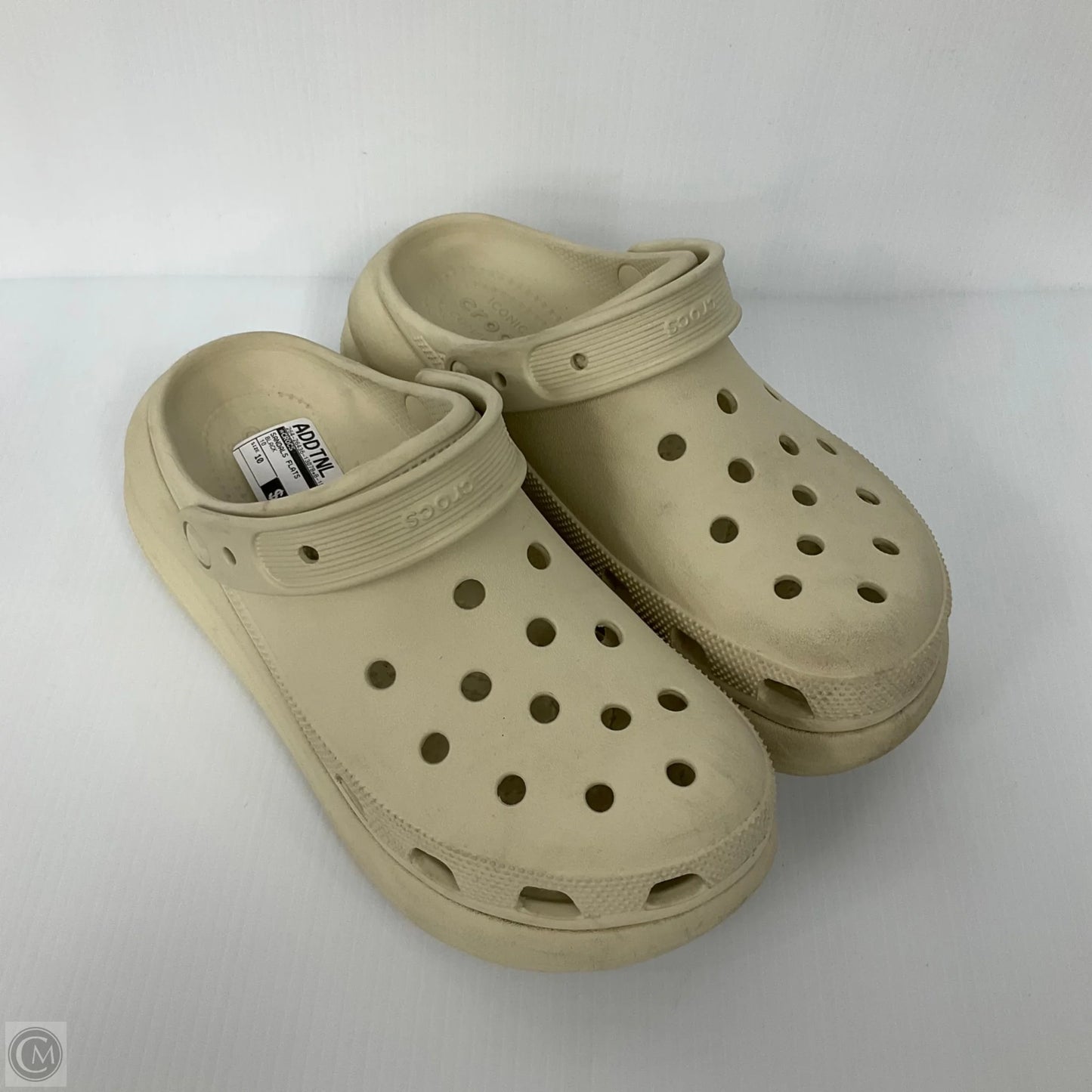 Sandals Flats By Crocs In Beige Size: 10