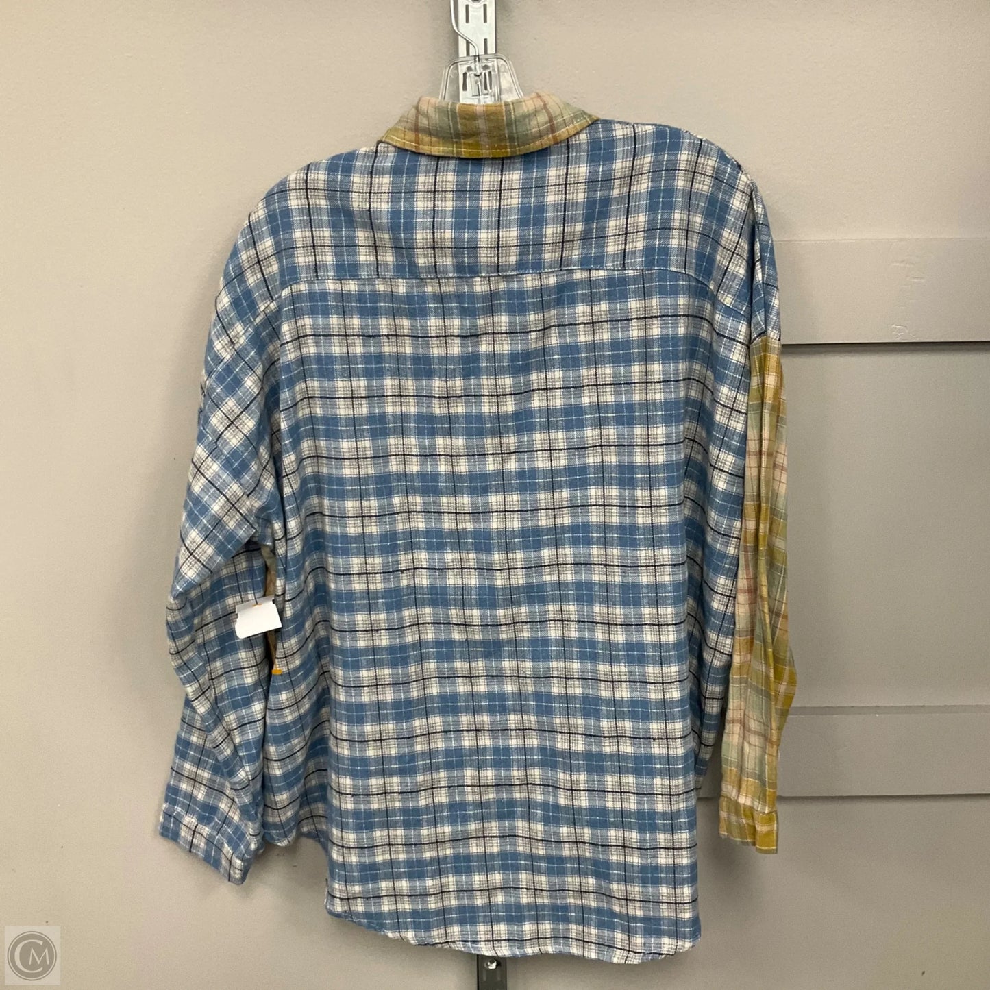 Top Long Sleeve By Clothes Mentor In Plaid Pattern, Size: L