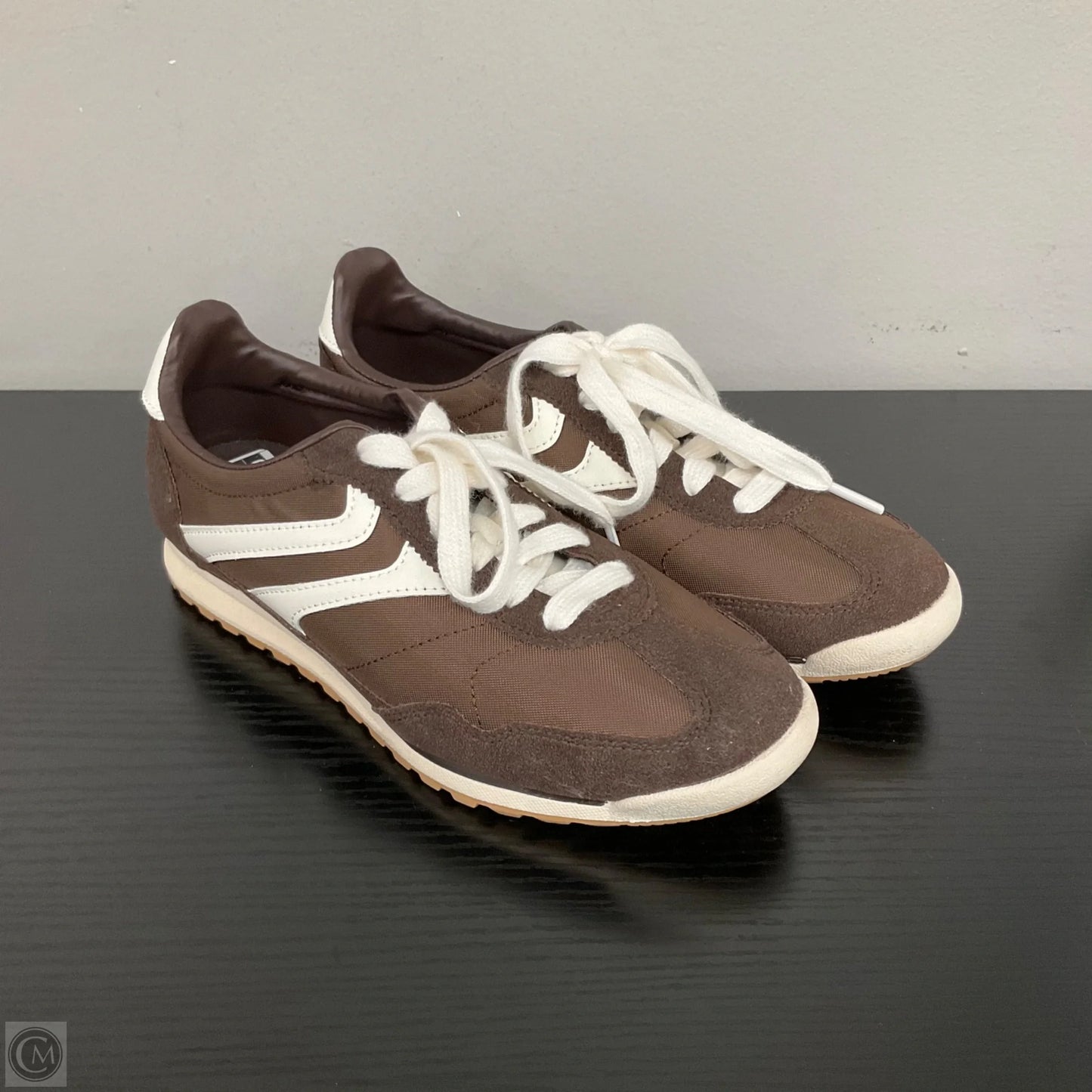 Shoes Sneakers By No Boundaries In Brown, Size: 7