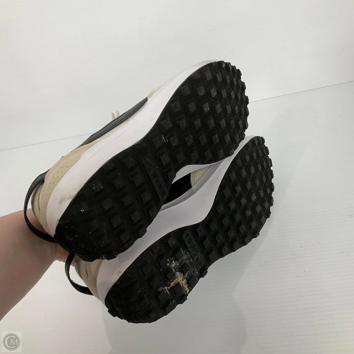Shoes Athletic By Nike In Cream, Size: 11