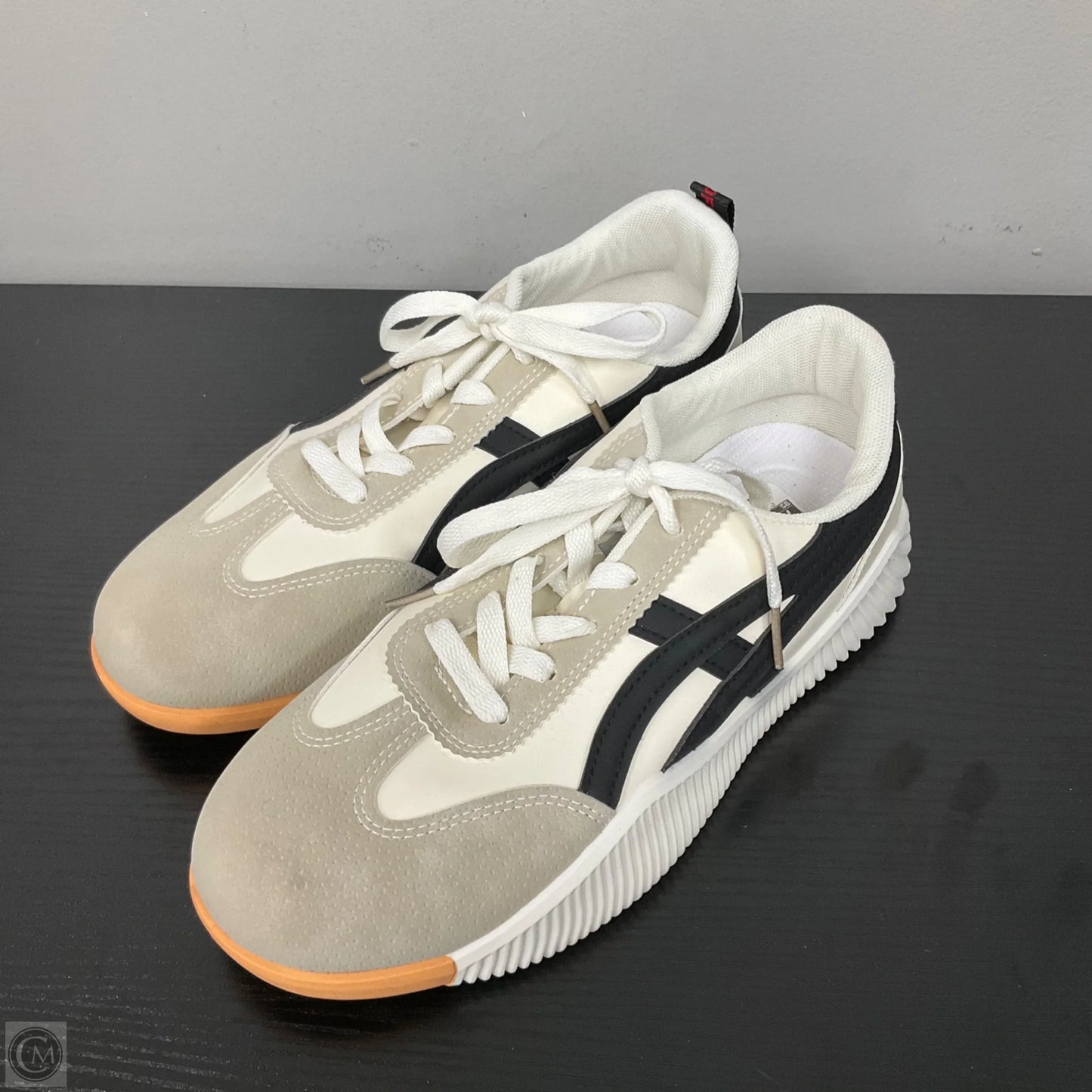 Shoes Athletic By Cmc In Cream, Size: 8.5