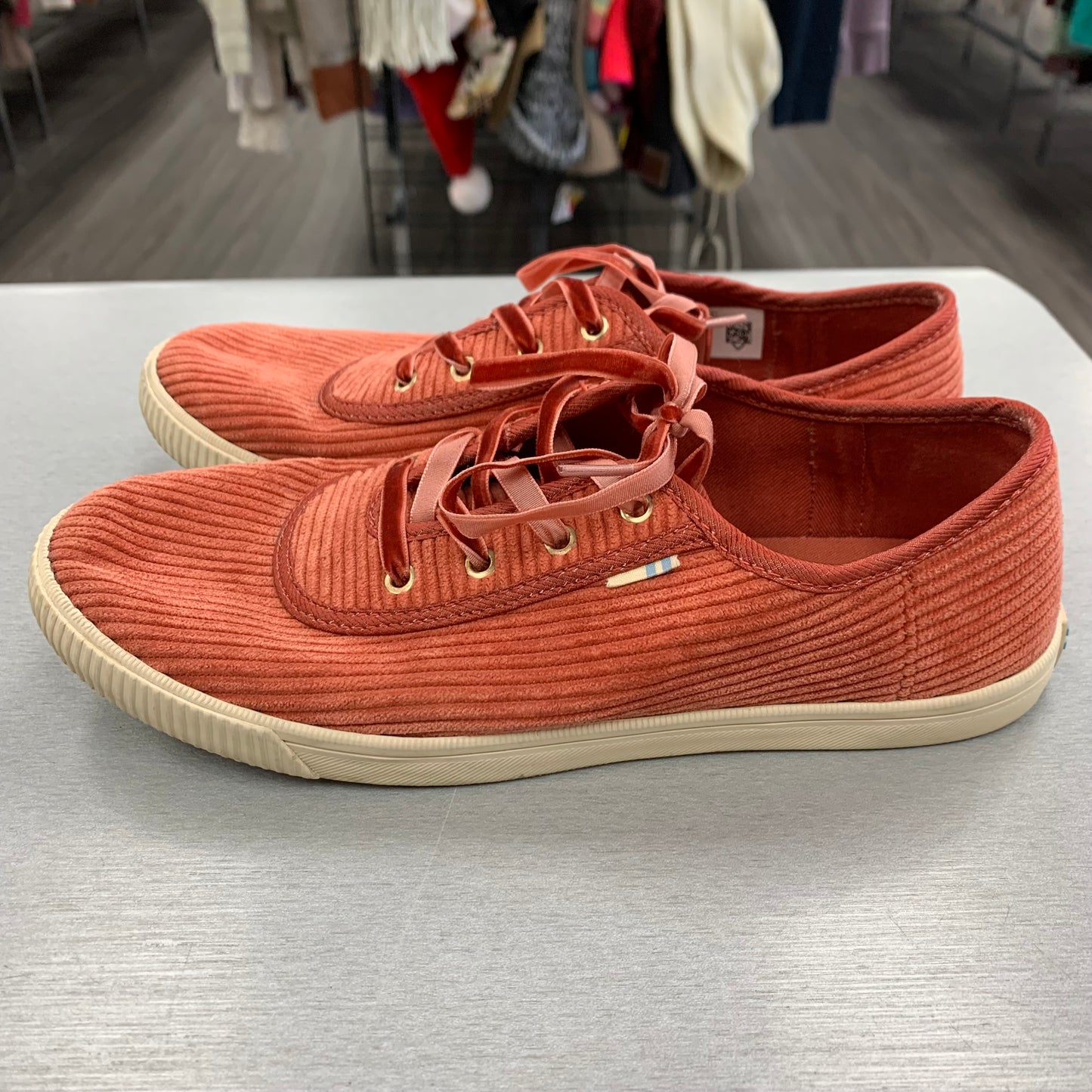 Shoes Sneakers By Toms In Rust, Size: 6