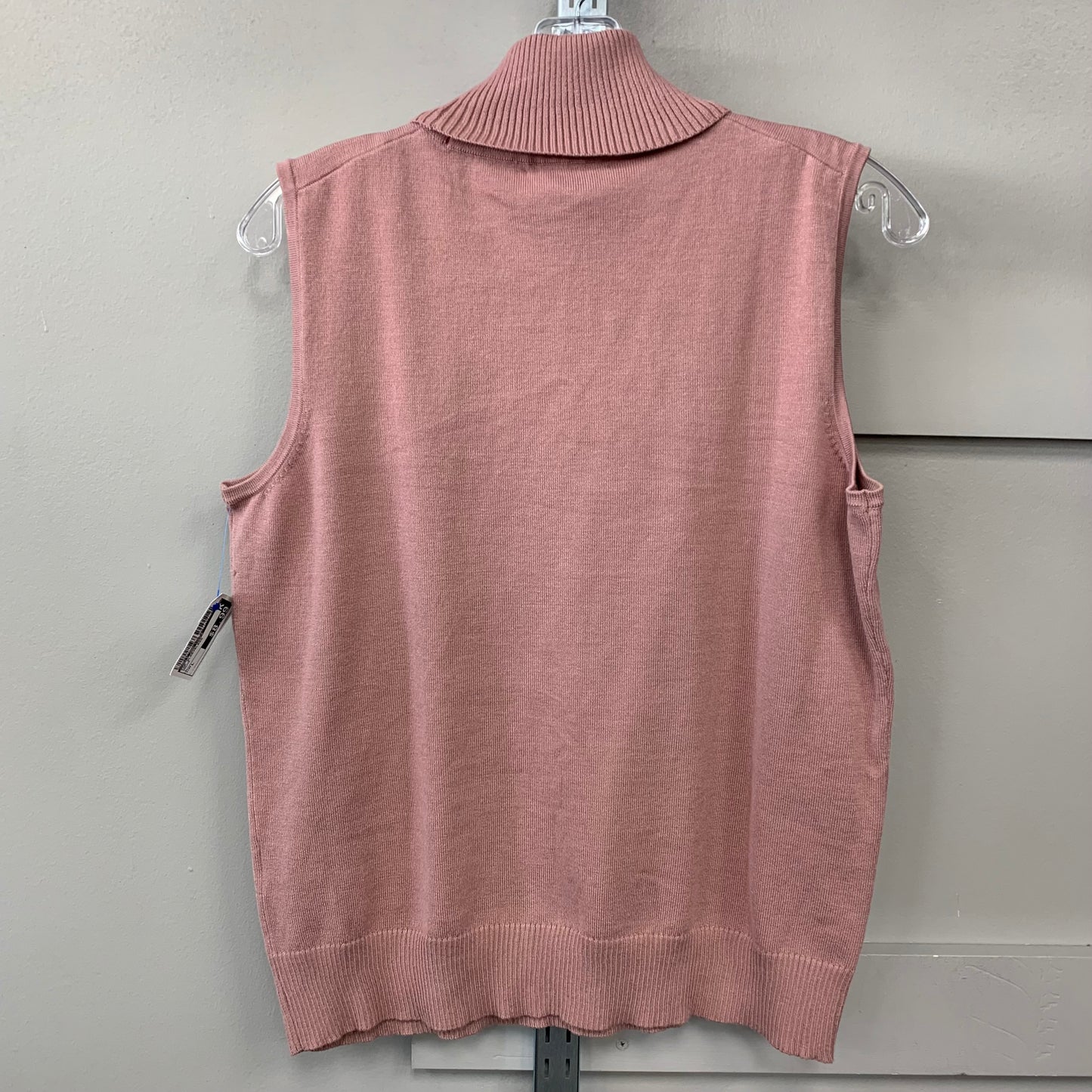 Top Sleeveless By Cable And Gauge In Mauve, Size: L