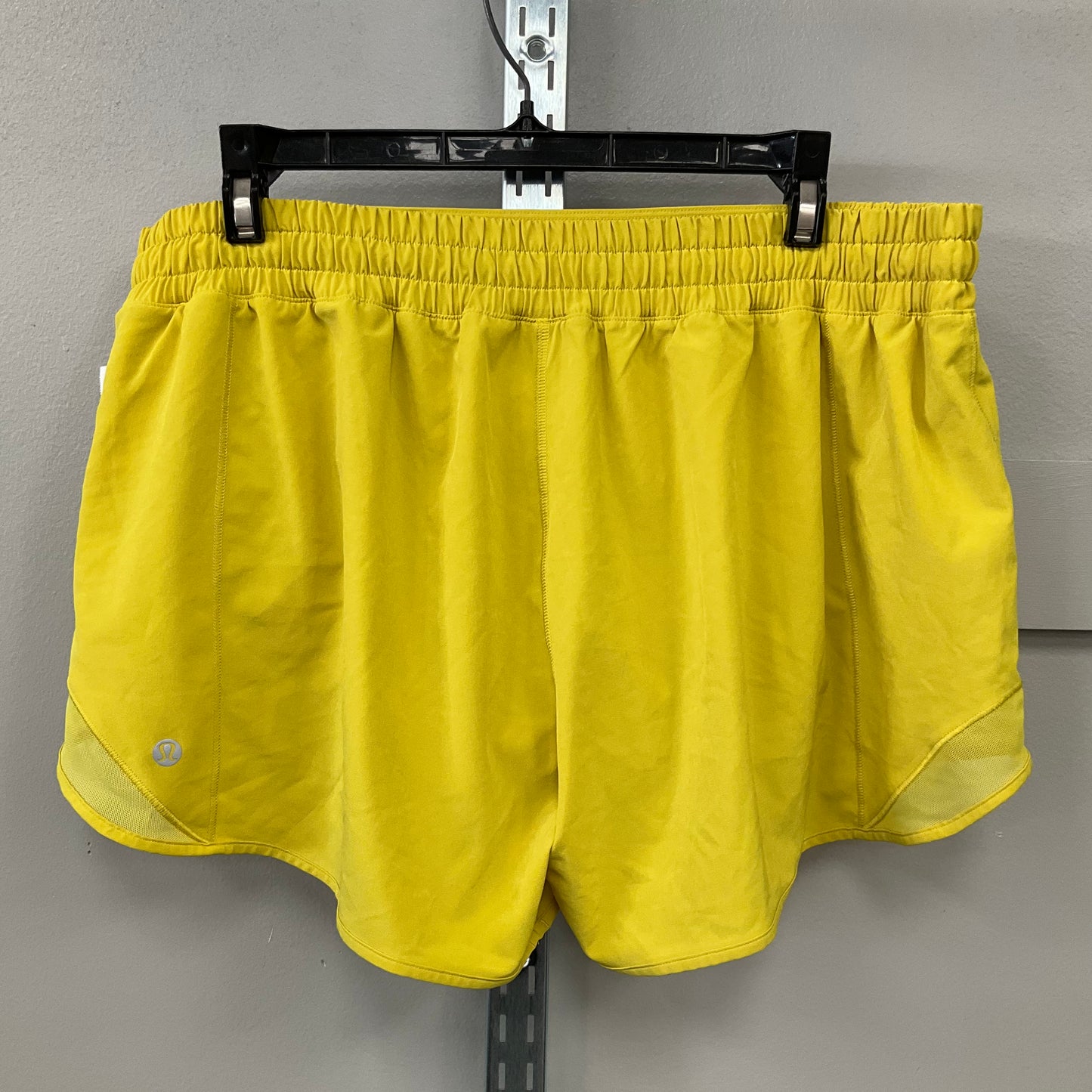 Shorts By Lululemon In Yellow, Size: 14