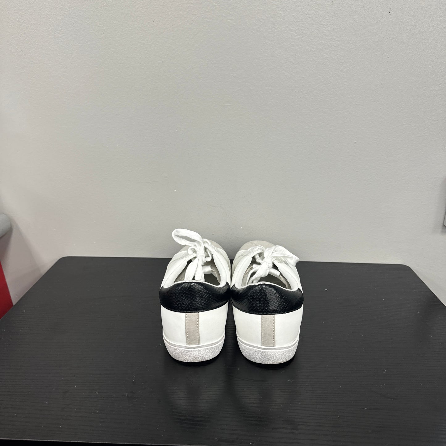 Shoes Sneakers By Universal Thread In White, Size: 9.5