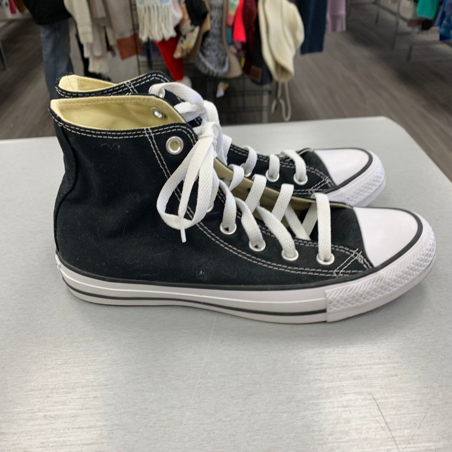 Shoes Sneakers By Converse In Black & White, Size: 7.5