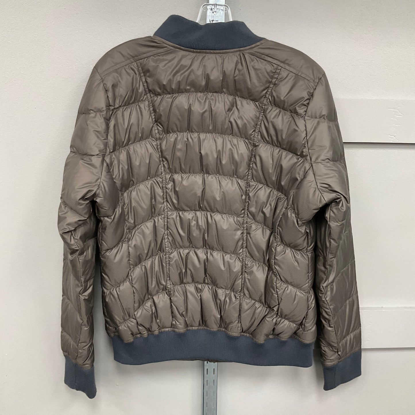 Jacket Puffer & Quilted By Athleta In Grey, Size: L