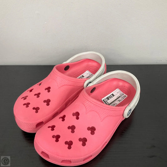 Shoes Flats By Crocs In Pink, Size: 5