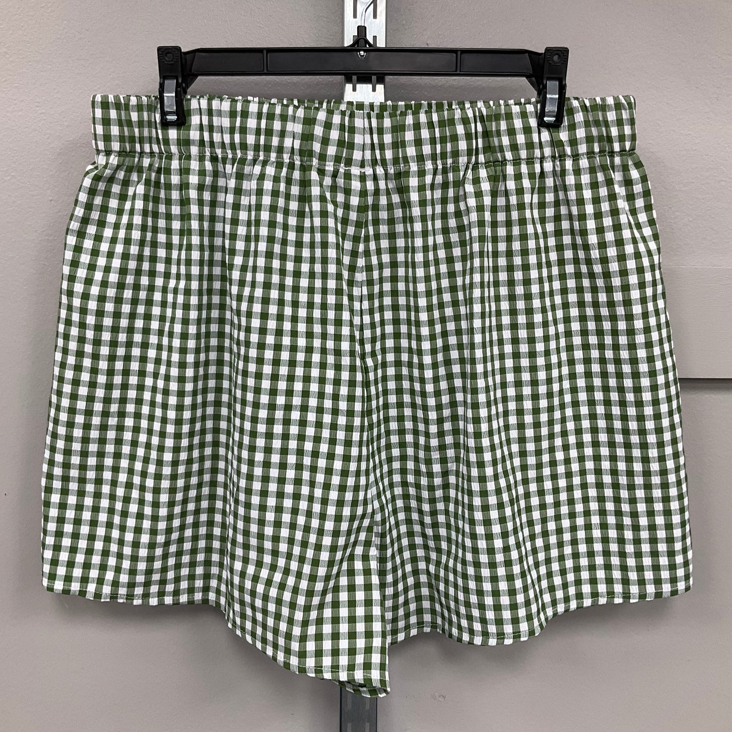 SHORTS by SHEIN In CHECKERED PATTERN, Size: 1X