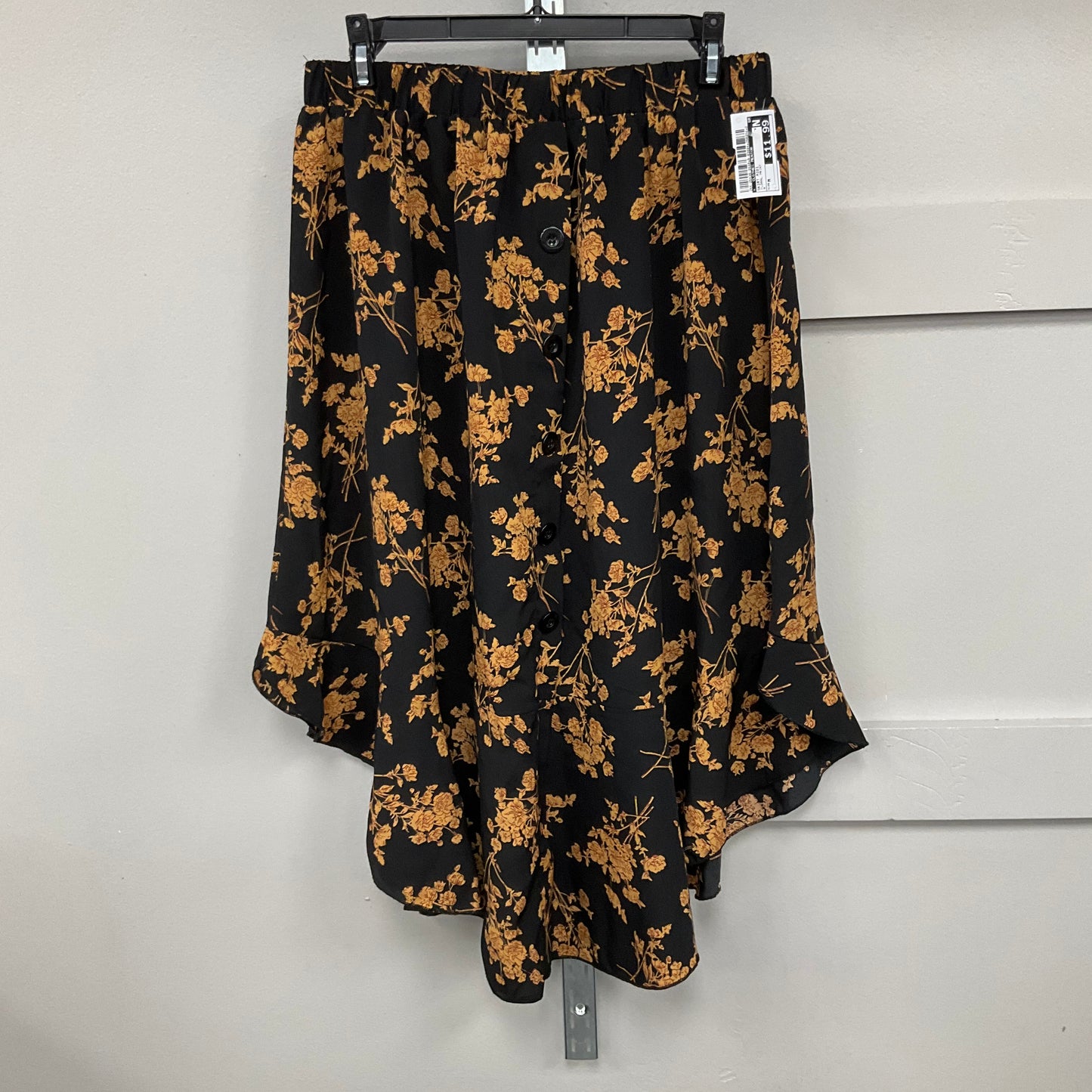 Skirt Midi By Clothes Mentor  Size: M