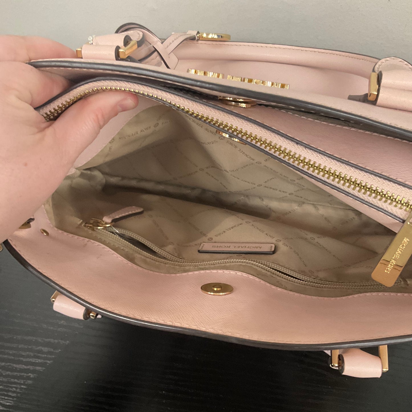 Handbag Designer By Michael Kors In Pink, Size:Medium